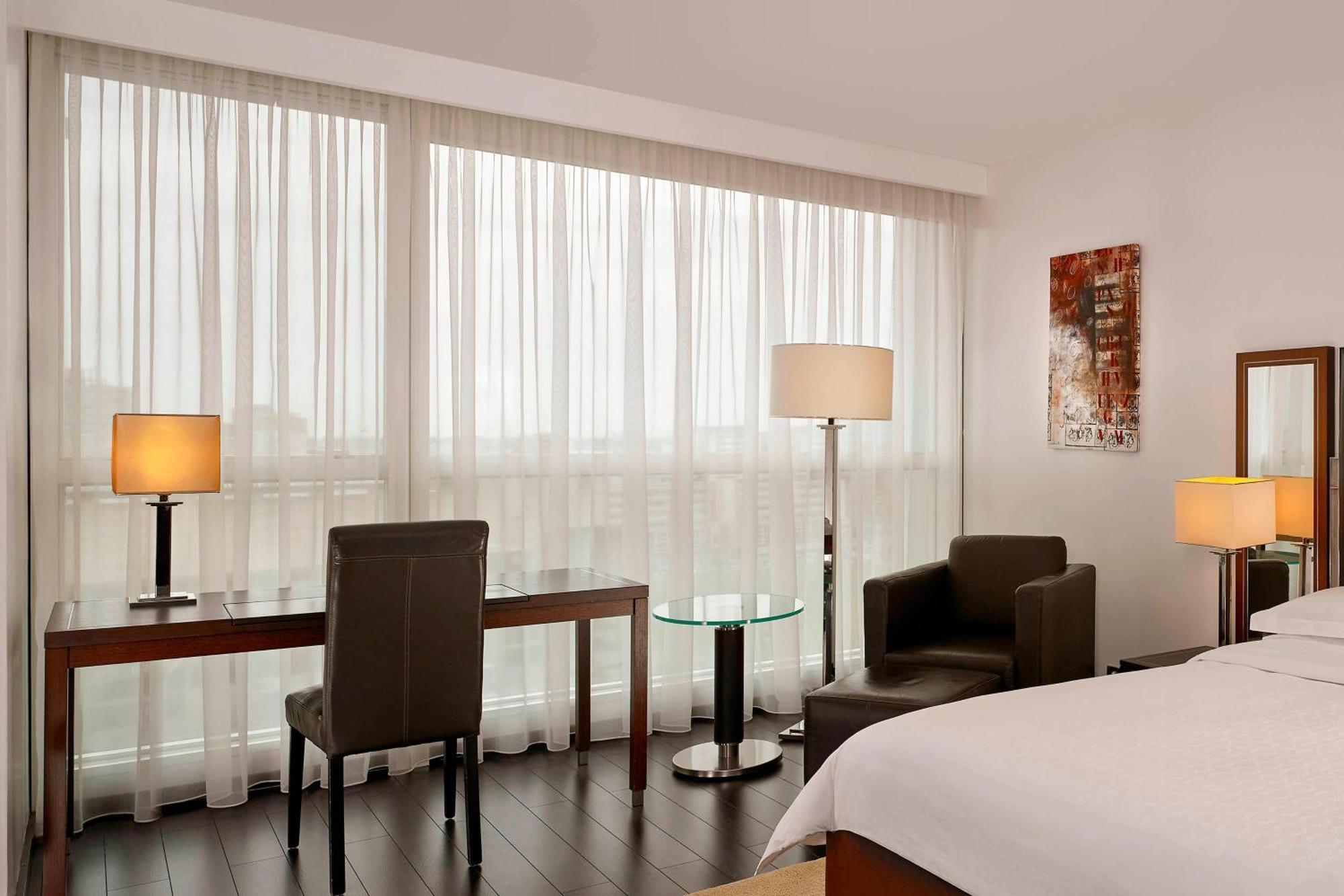 Quarto Premium Deluxe com 1 Cama Queen-size num Piso Intermédio