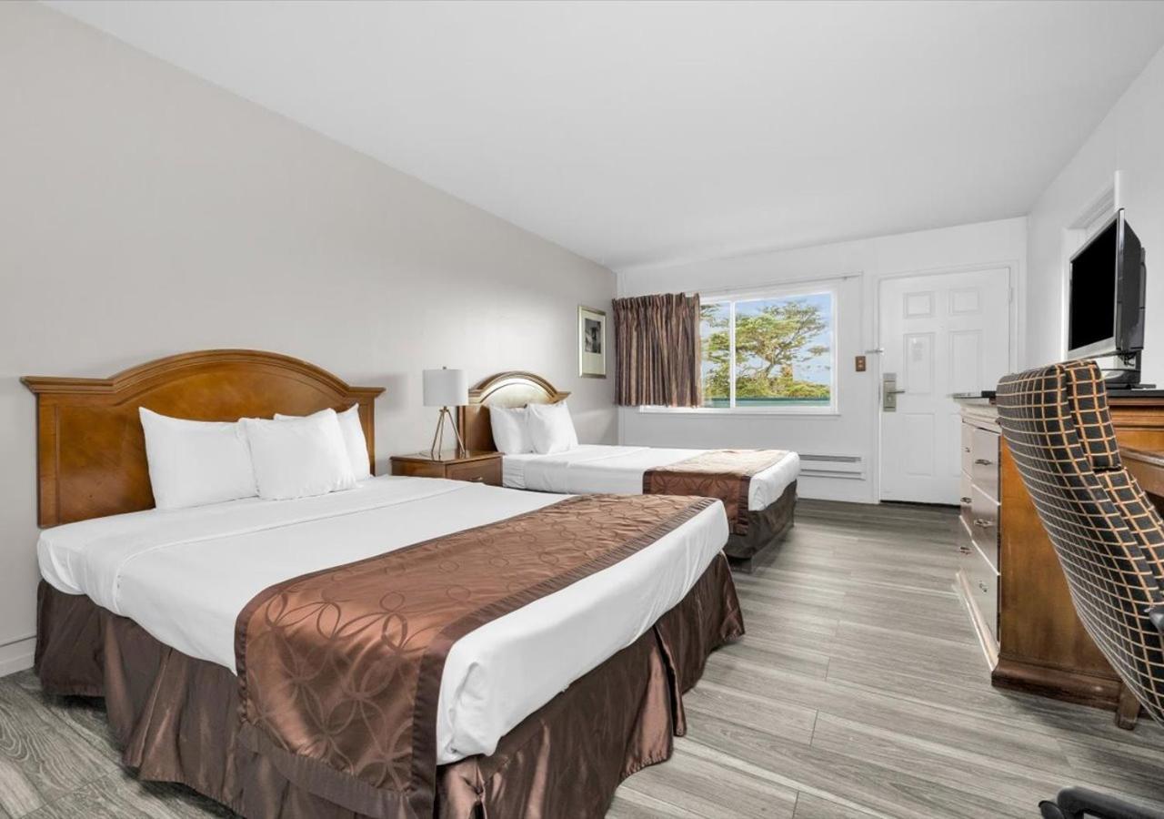 Queen Room with Two Queen Beds - Disability Access - Roll In Shower