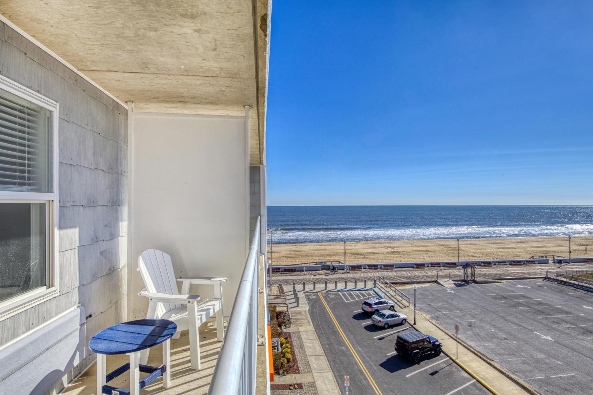 Efficiency King Oceanview with Balcony