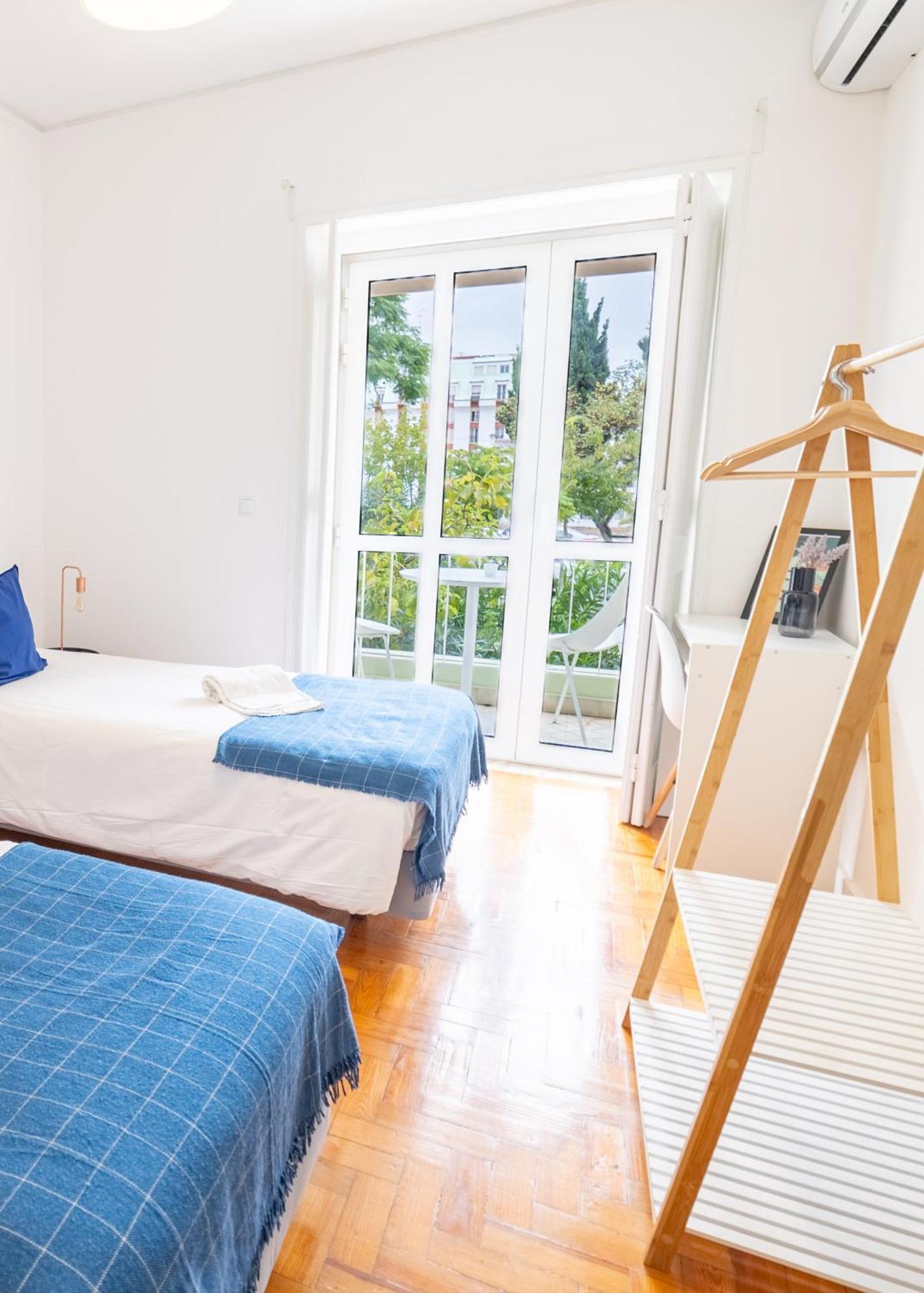 Chambre Lits Jumeaux avec Salle de Bains Commune