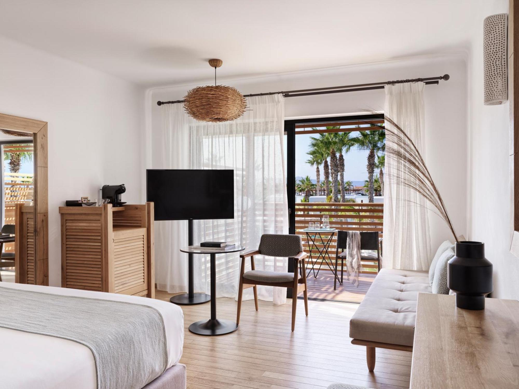 Luxury Double Room with Pool View,1522563697:JPEG