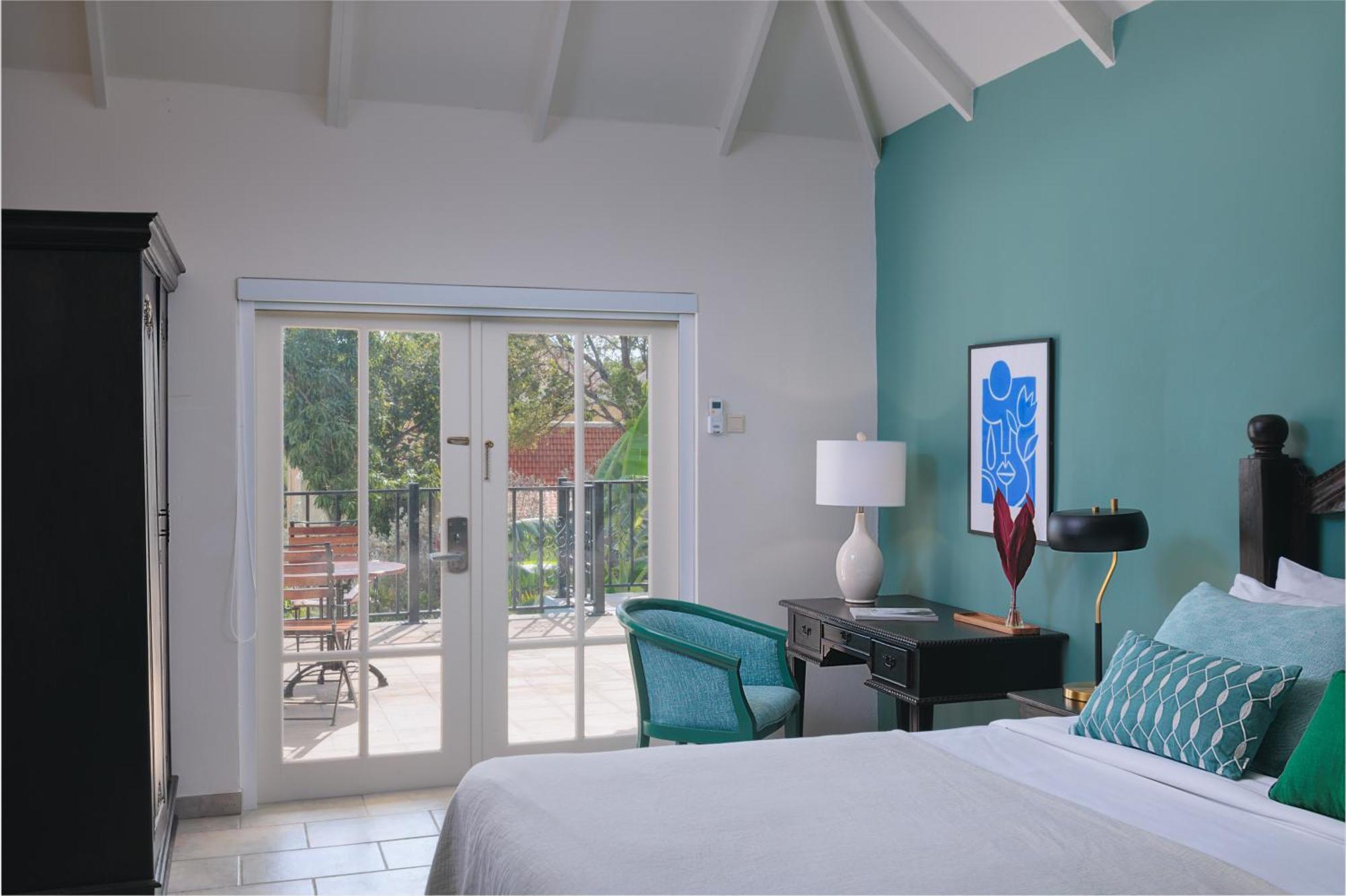 Kamer met Kingsize Bed en Uitzicht op de Baai