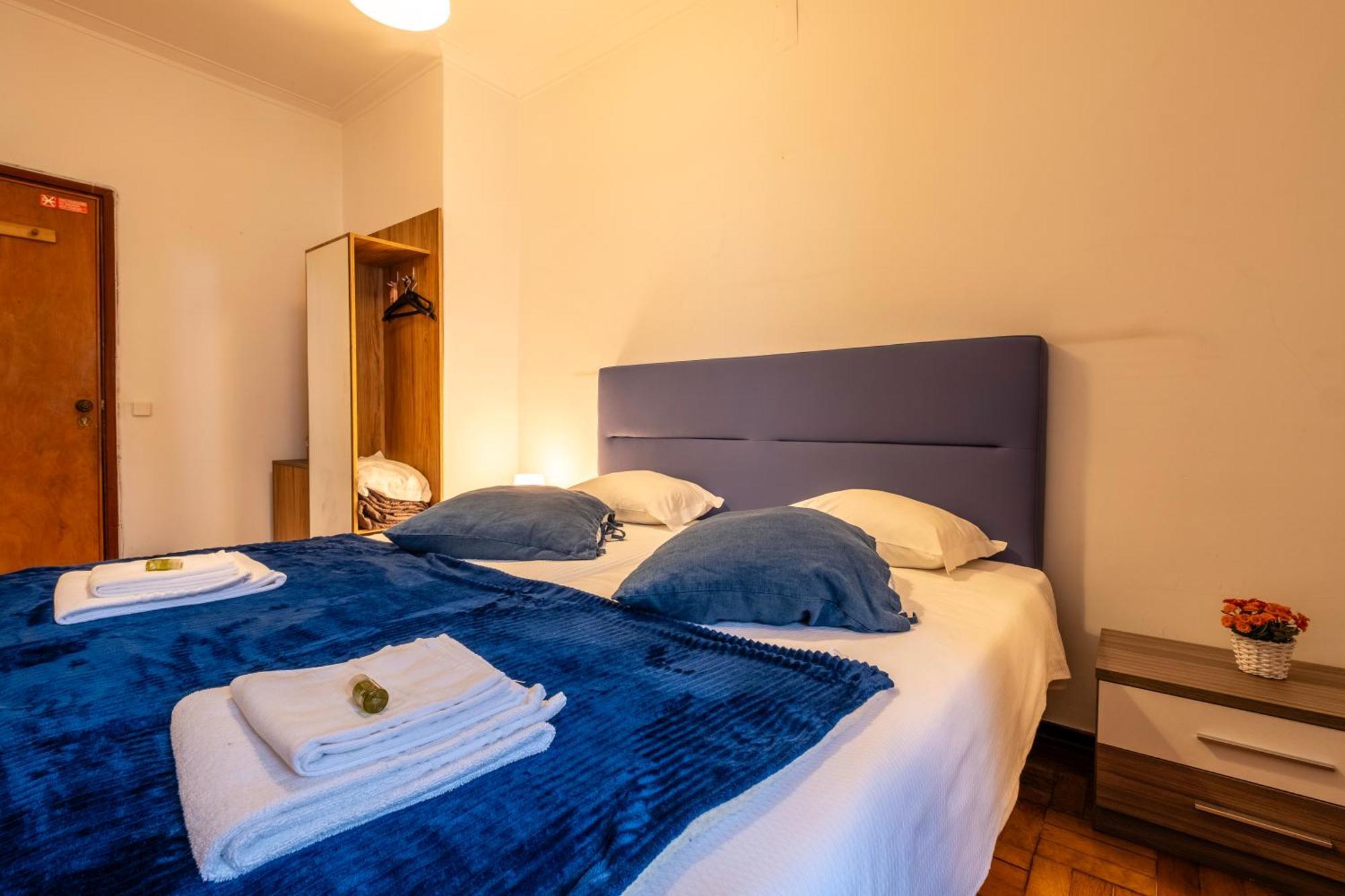 Quarto Twin com Casa de Banho Privativa