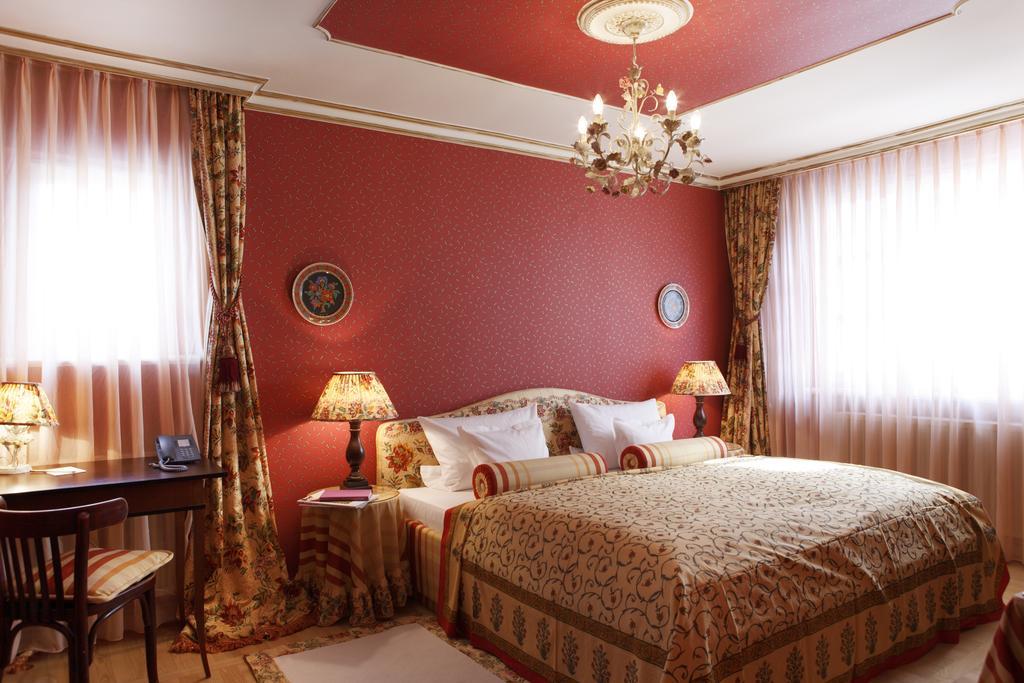 Small and Cozy Double Room