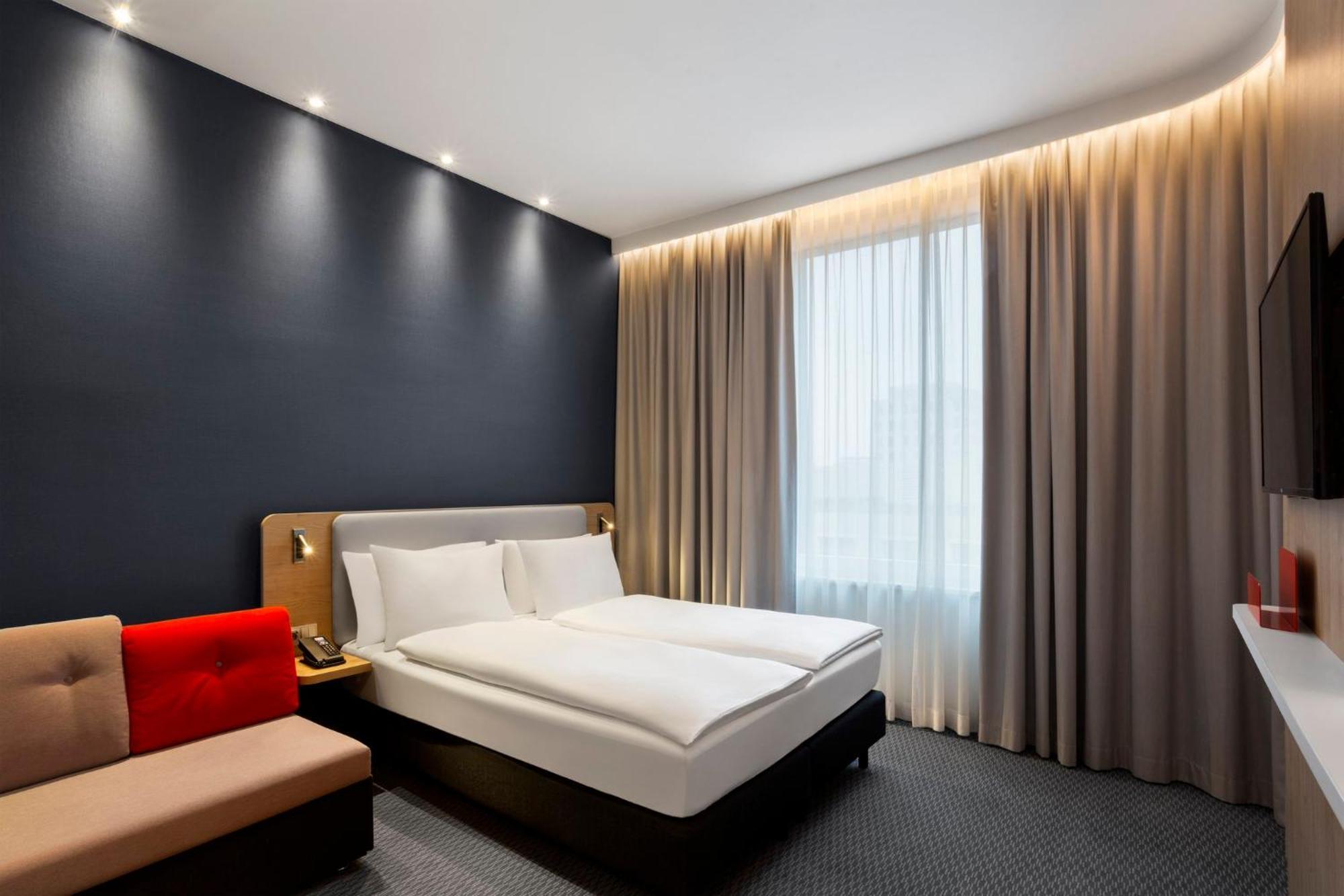 Standad Queen Room with Sofa Bed