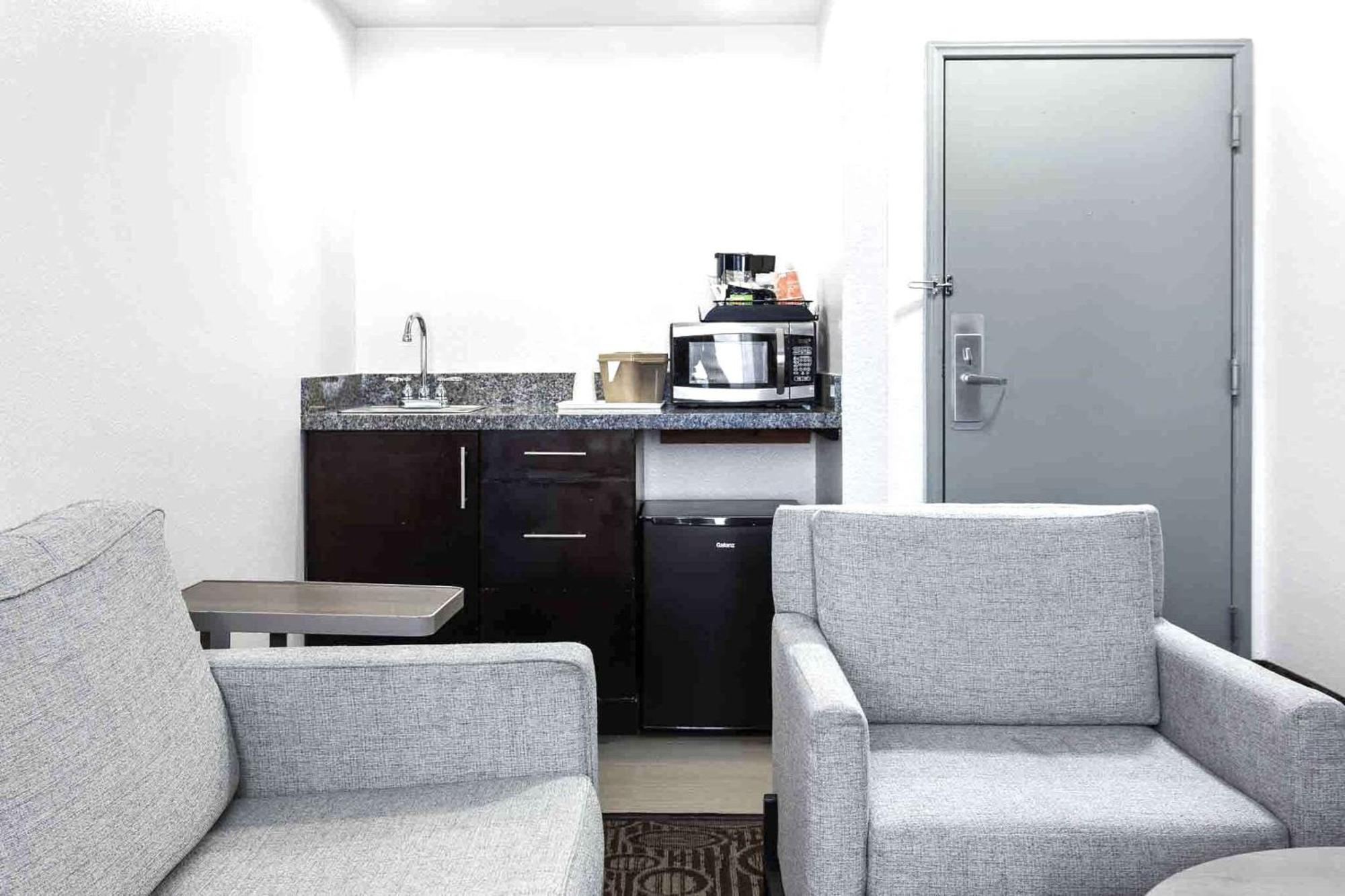 Superior Queen Suite with Living Room and Sofa Bed - Non-Smoking
