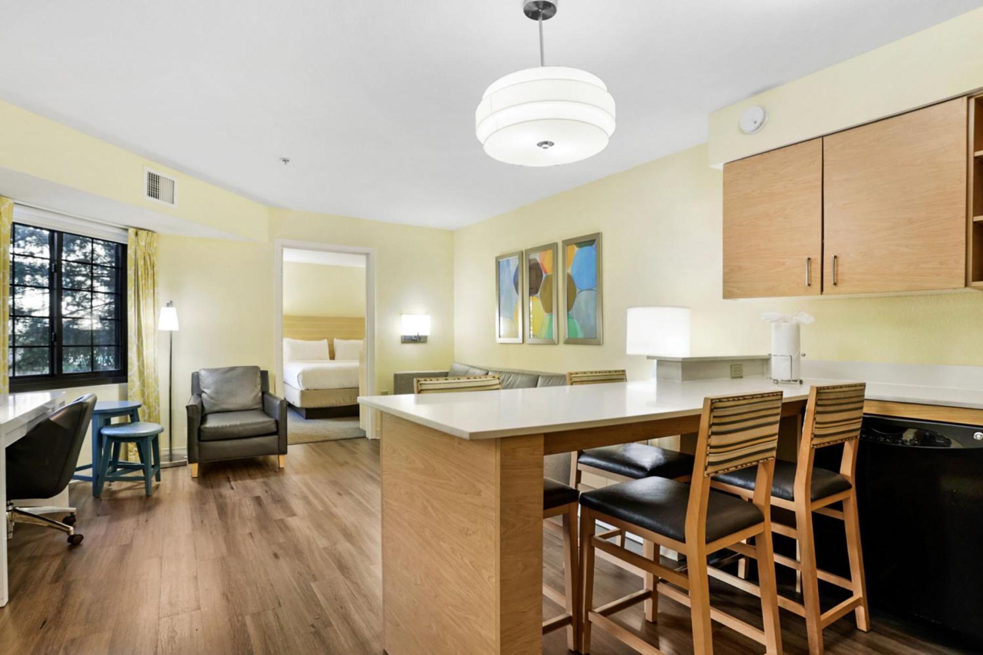 Two-Bedroom King Suite,1527576385:JPEG