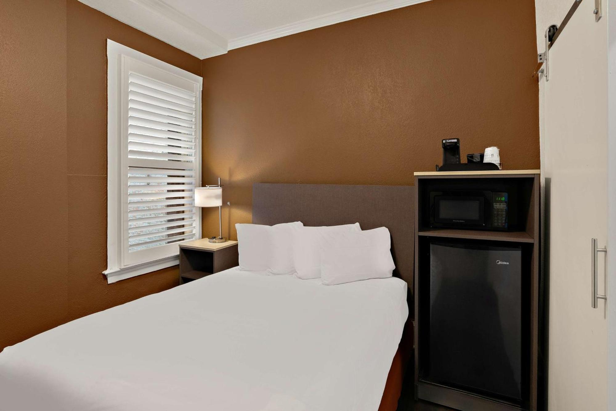 Chambre Lit Queen-Size - Non-Fumeurs