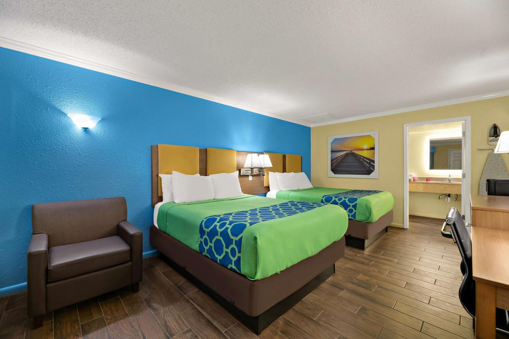 Queen Room with Two Queen Beds - Non-Smoking