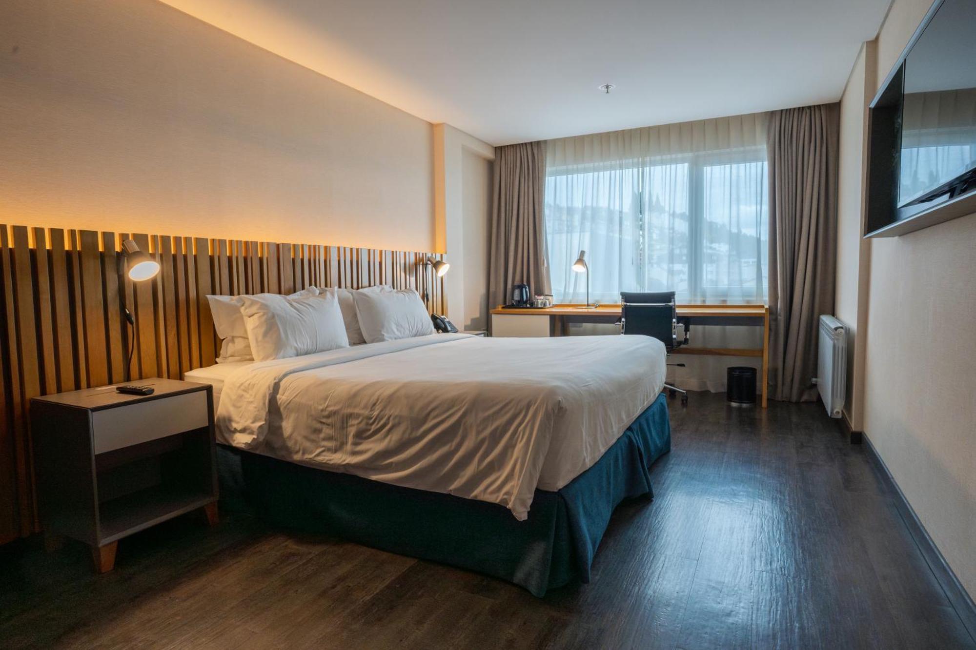 Cama King-Size com Vista da Cidade