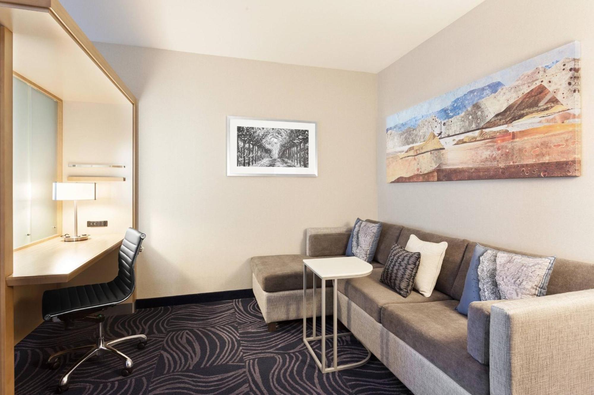 King Suite with Sofa Bed and Adapted Tub – Mobility Accessible