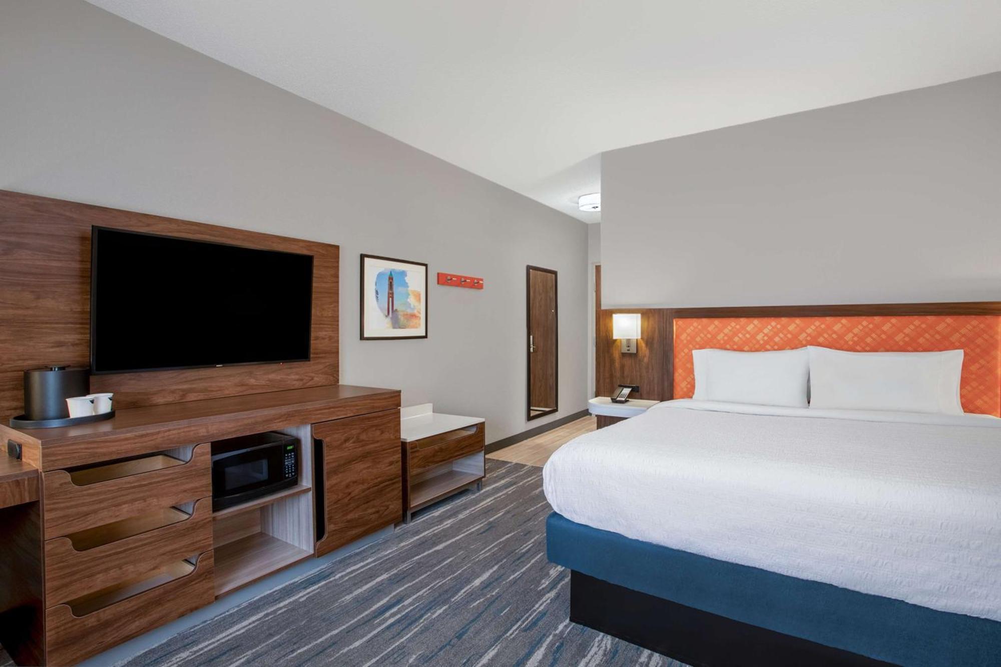 King Room with King Bed - Non-Smoking