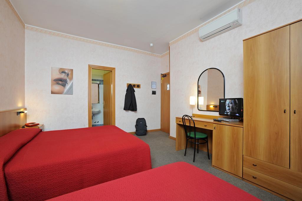 Triple Room,161291220:JPEG