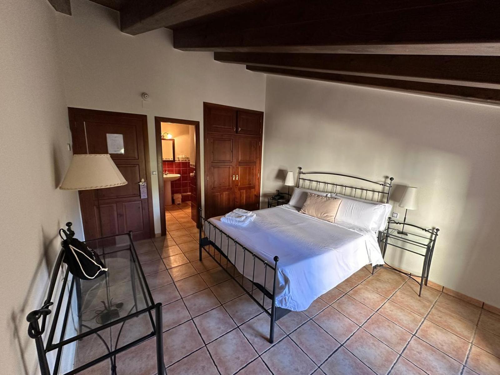 Double Room,1536046042:JPEG