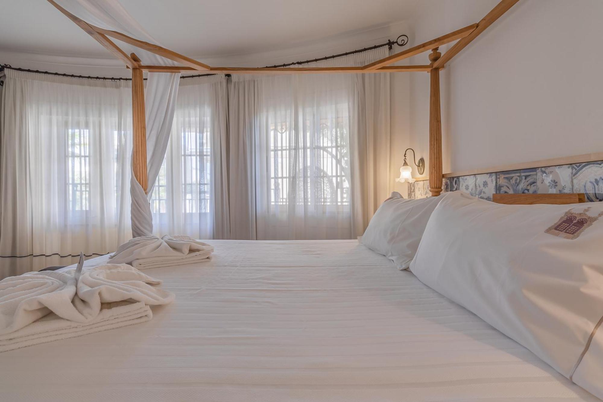 Romantic Junior Suite - Main House,1536939451:JPEG