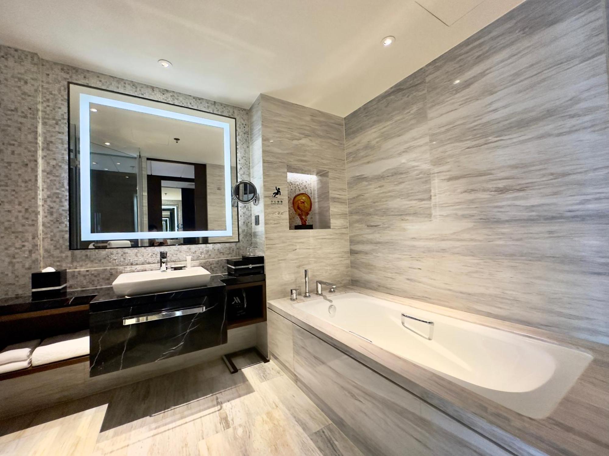 Executive Room, Executive lounge access, Guest room, 1 King