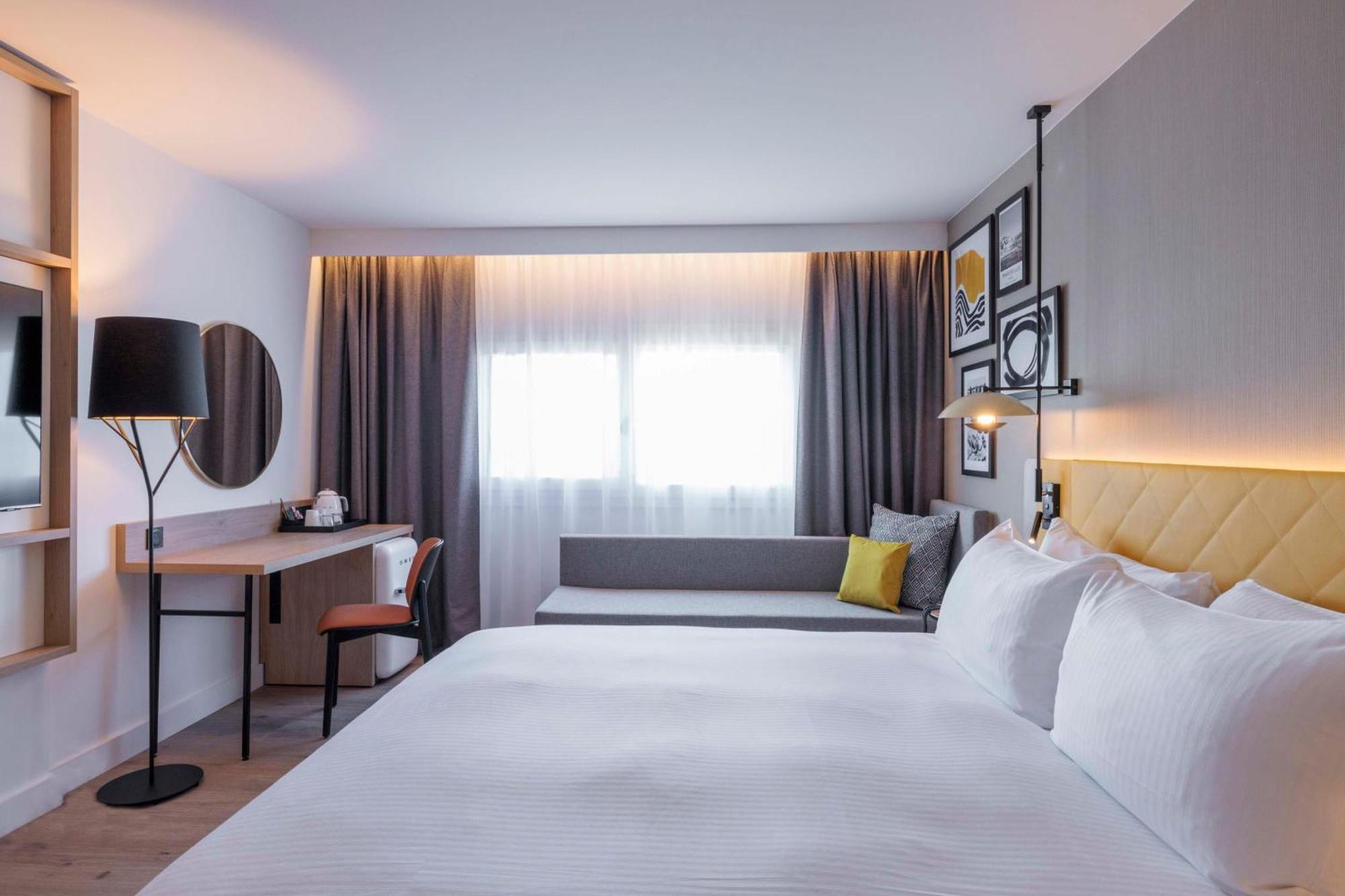 Chambre Lit King-Size - Accessible aux Personnes à Mobilité Réduite