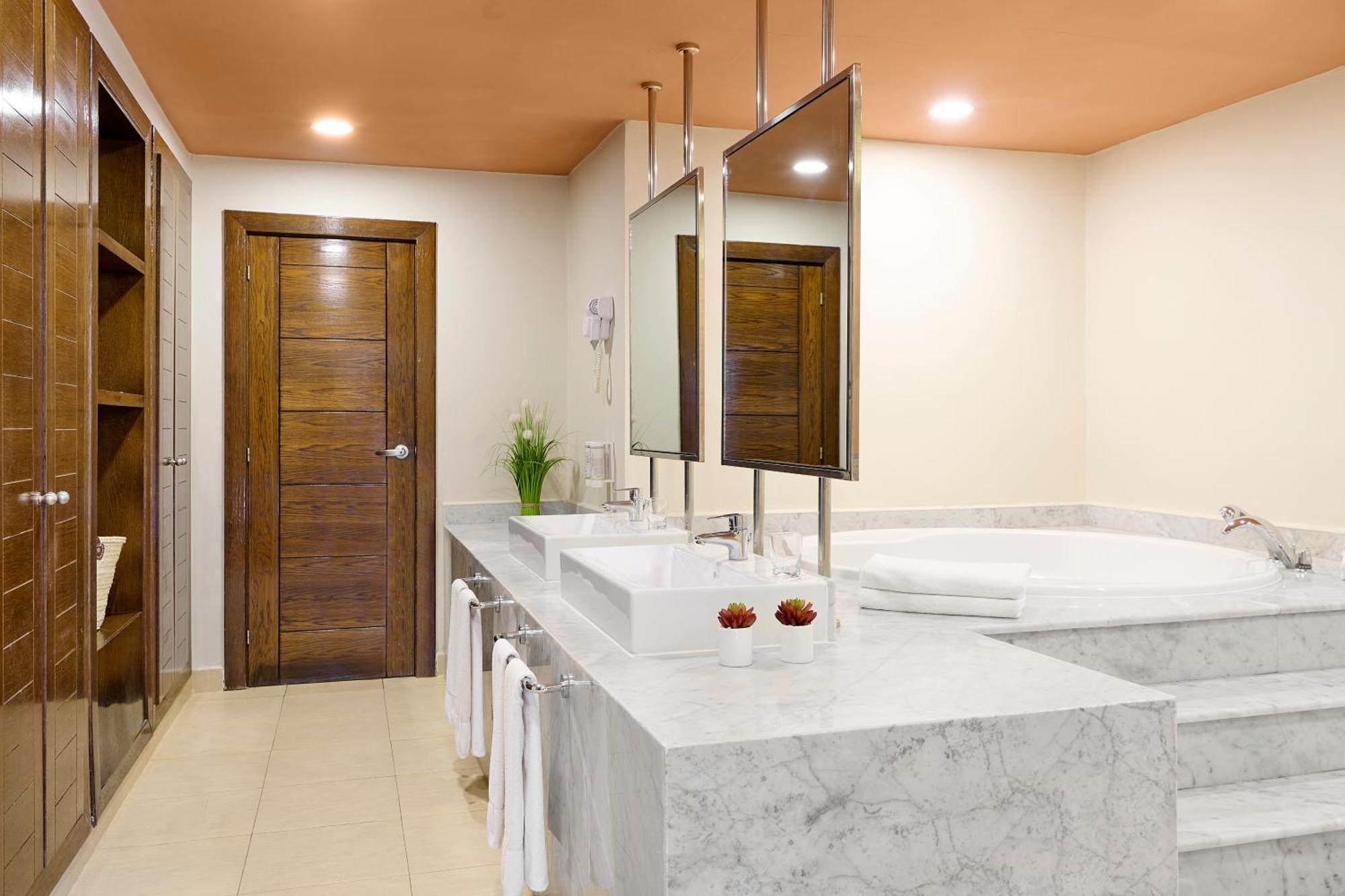 Junior Suite Beachfront
