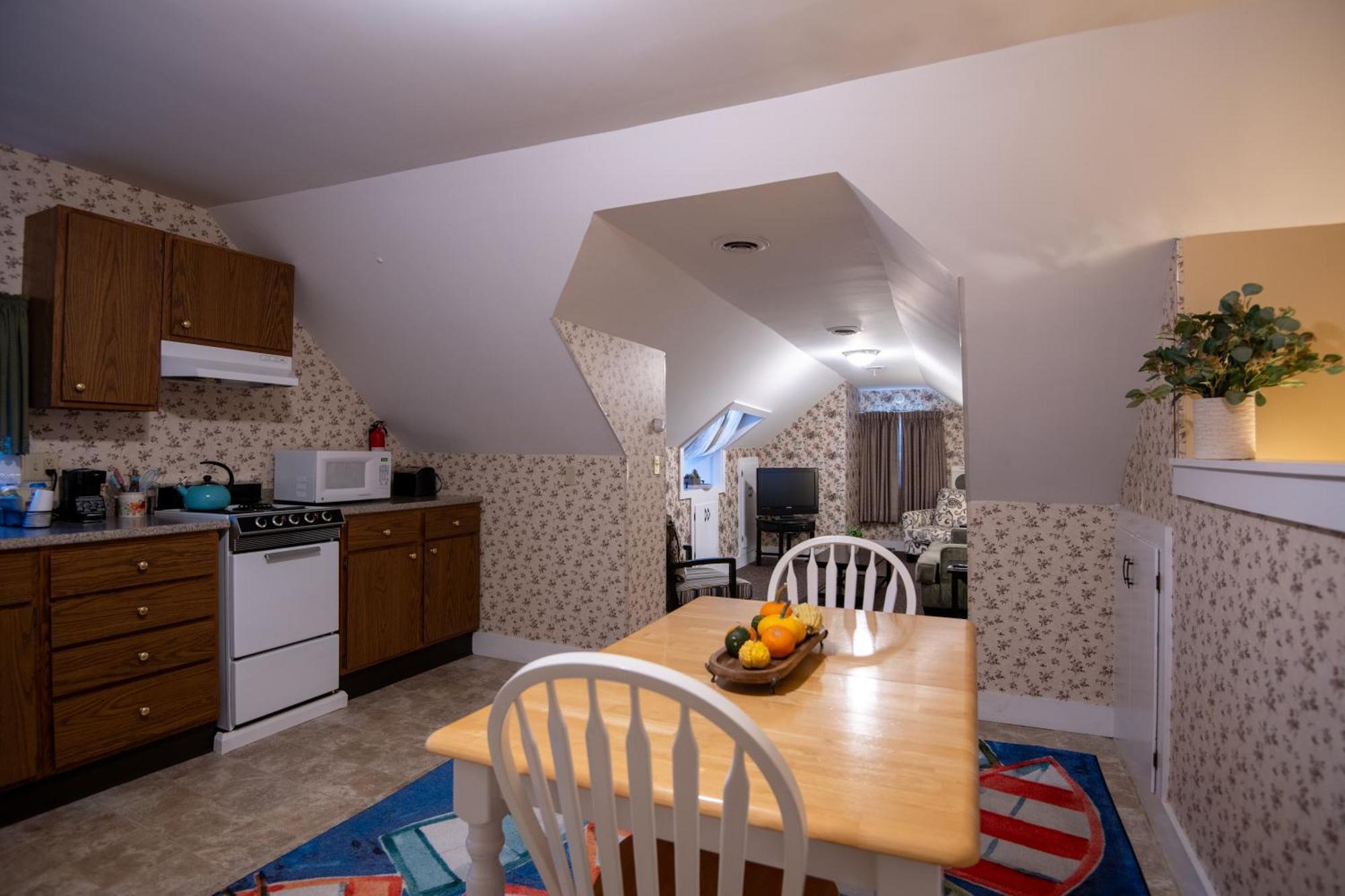Queen Apartment