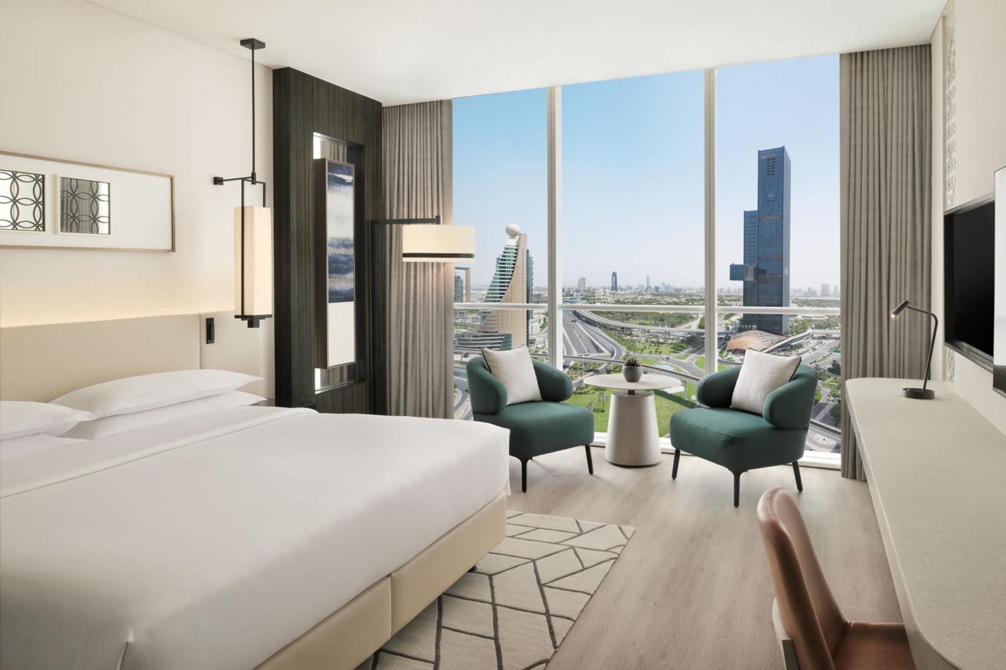 Deluxe Zimmer mit 1 Kingsize-Bett und Blick auf die Straße Sheikh Zayed
