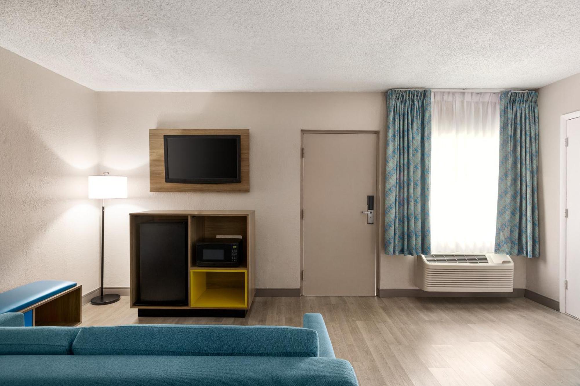 Queen Room with Two Queen Beds - Mobility/Hearing Accessible - Non-Smoking