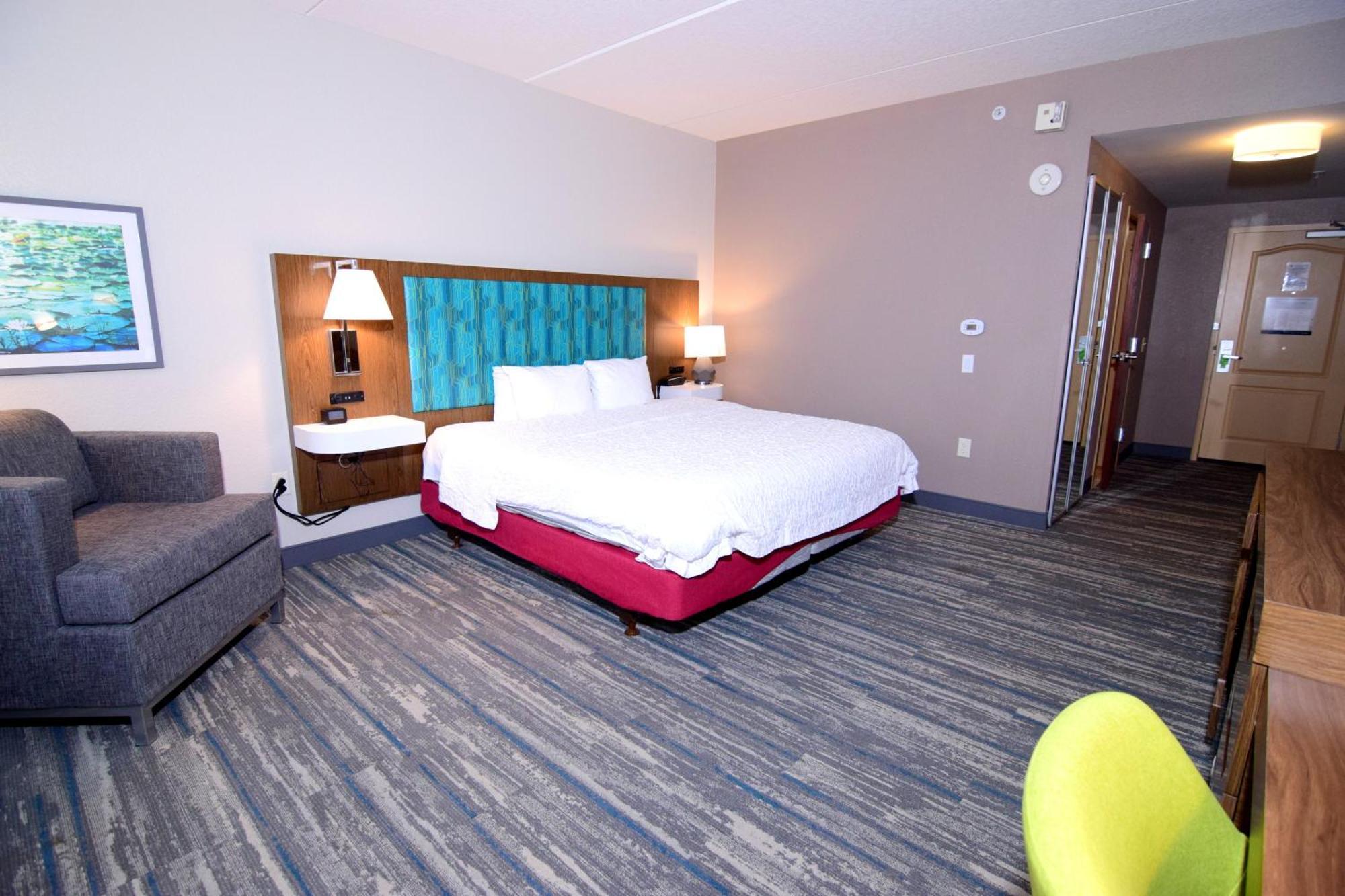King Room with King Bed - Non-Smoking
