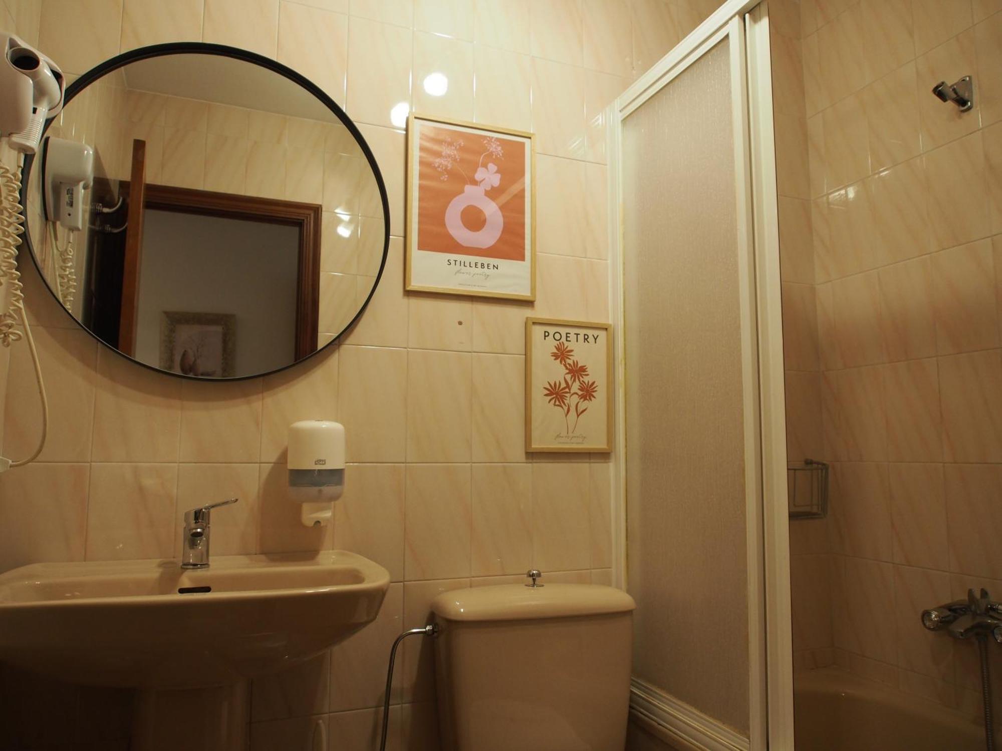 Single Room,1657154423:JPEG