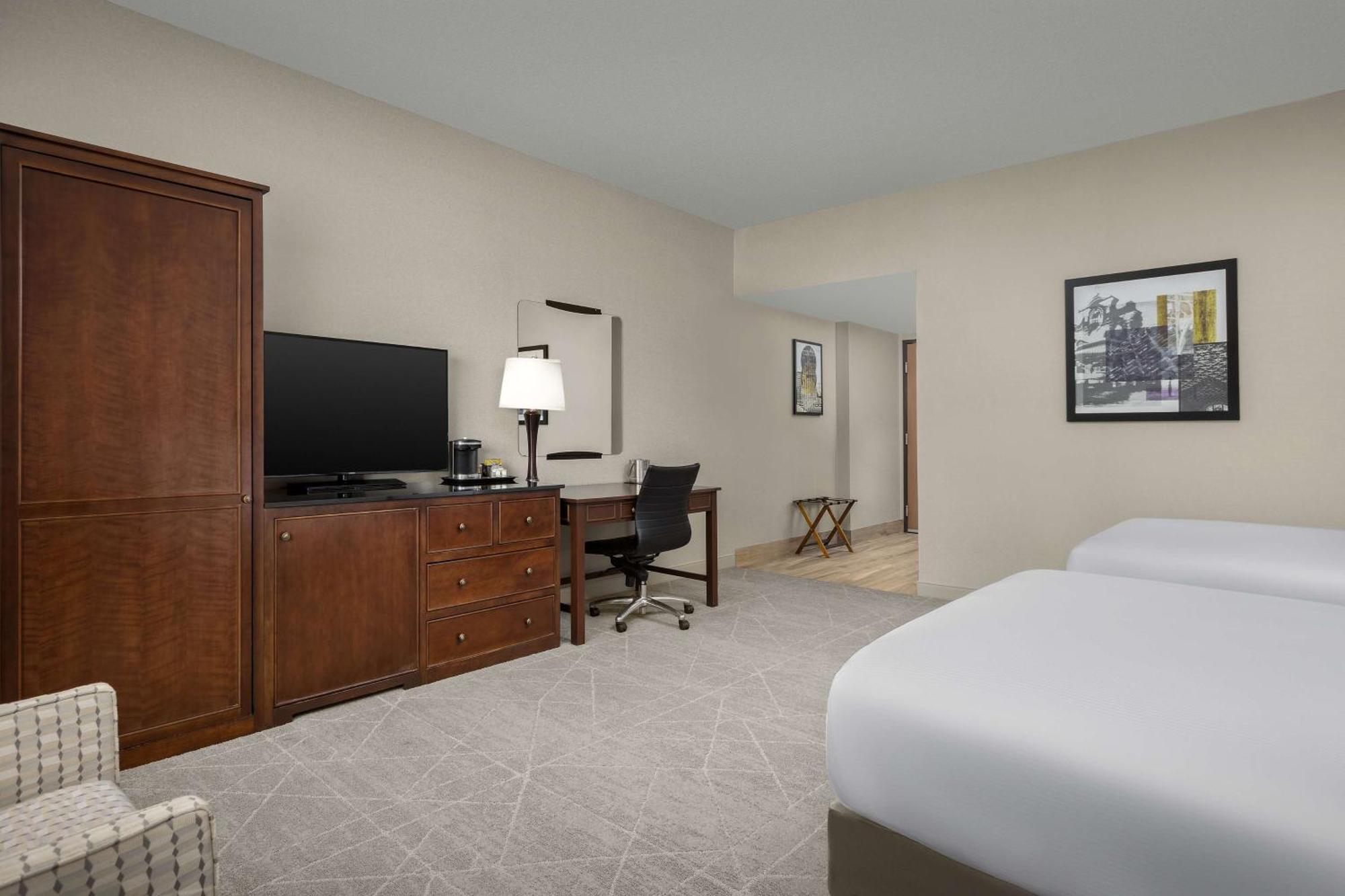 King Room with Shower - Hearing Accessible