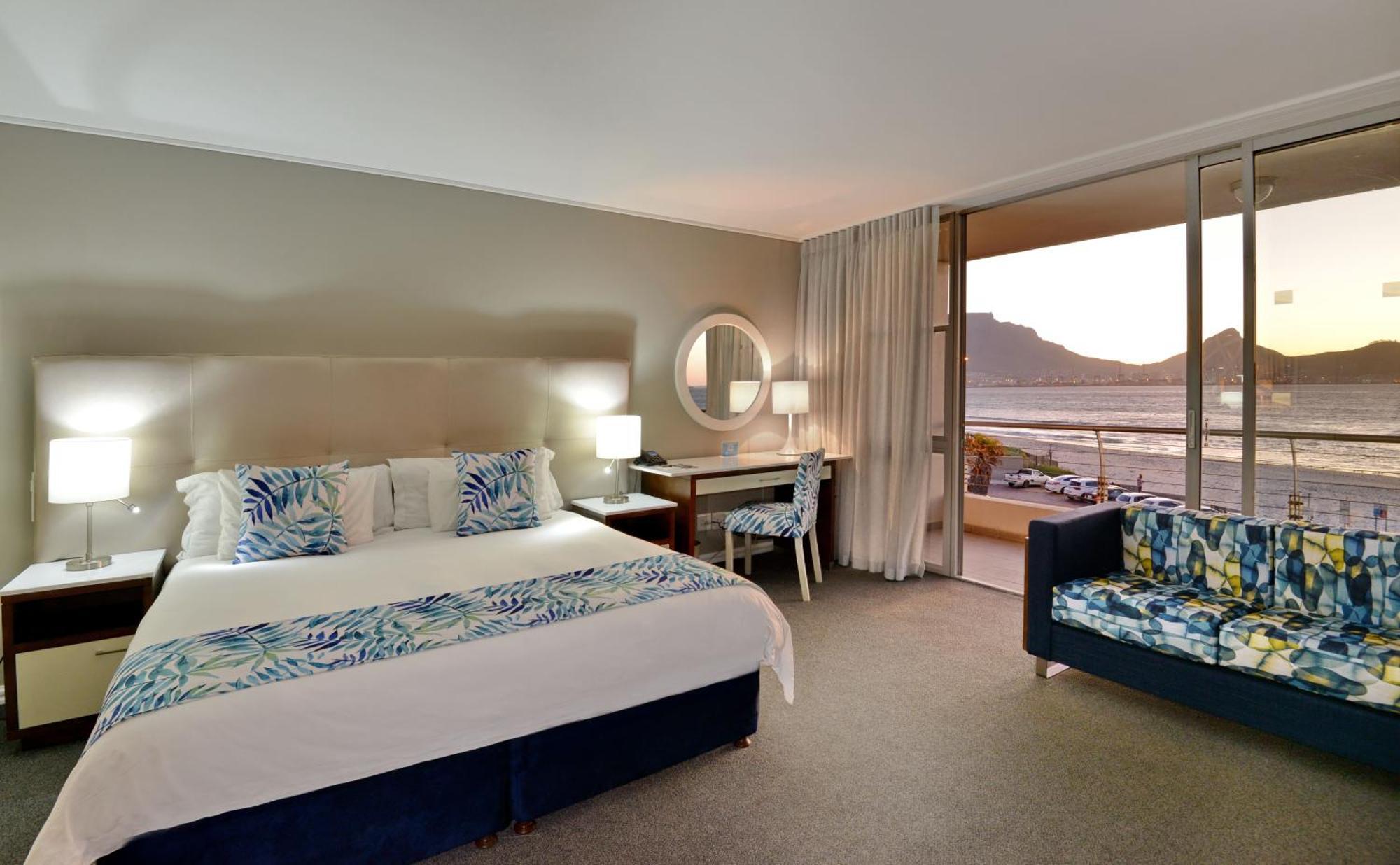 Zimmer mit 1 Kingsize-Bett oder 2 Einzelbetten und direktem Meerblick