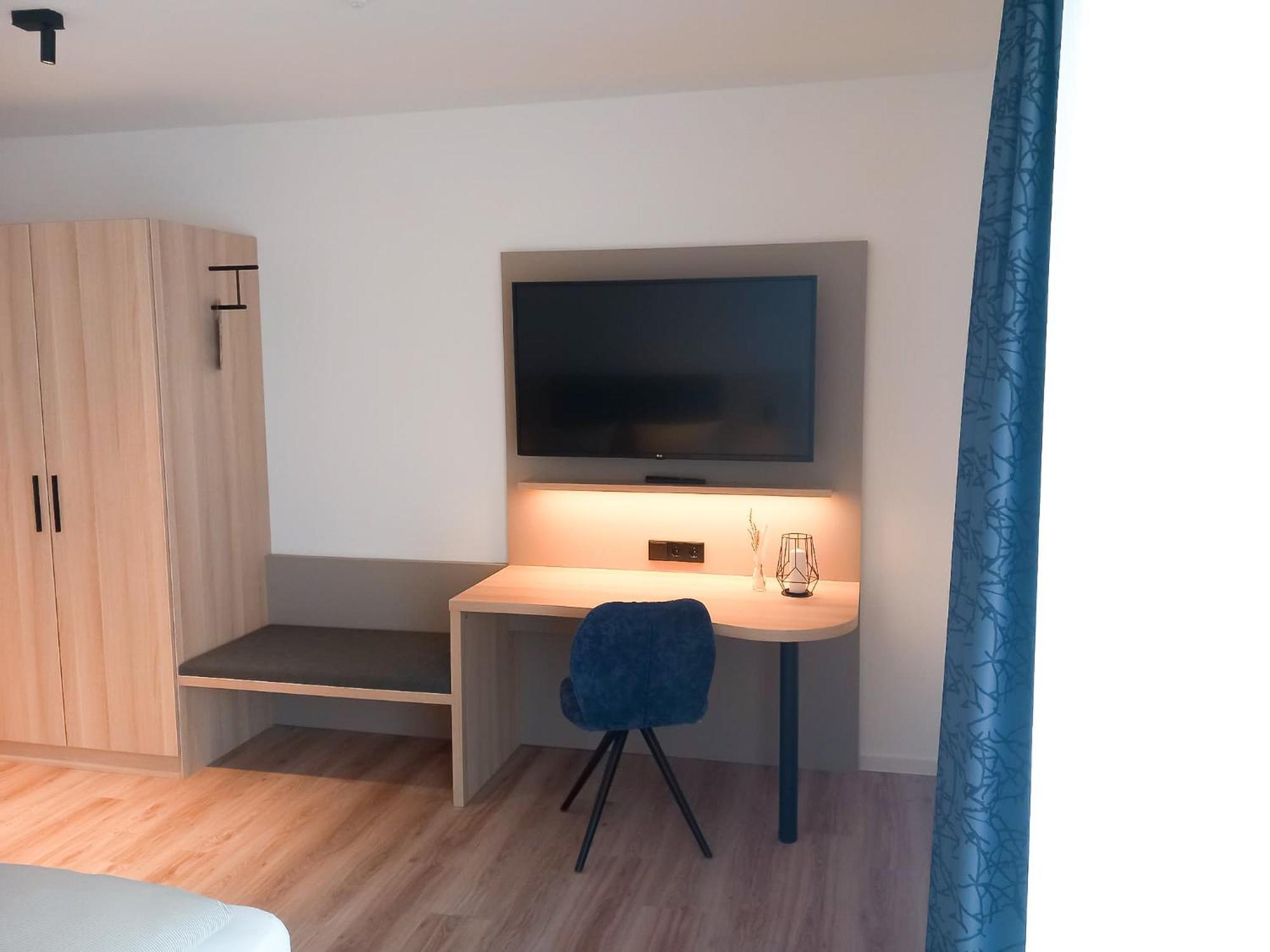 Deluxe Studio