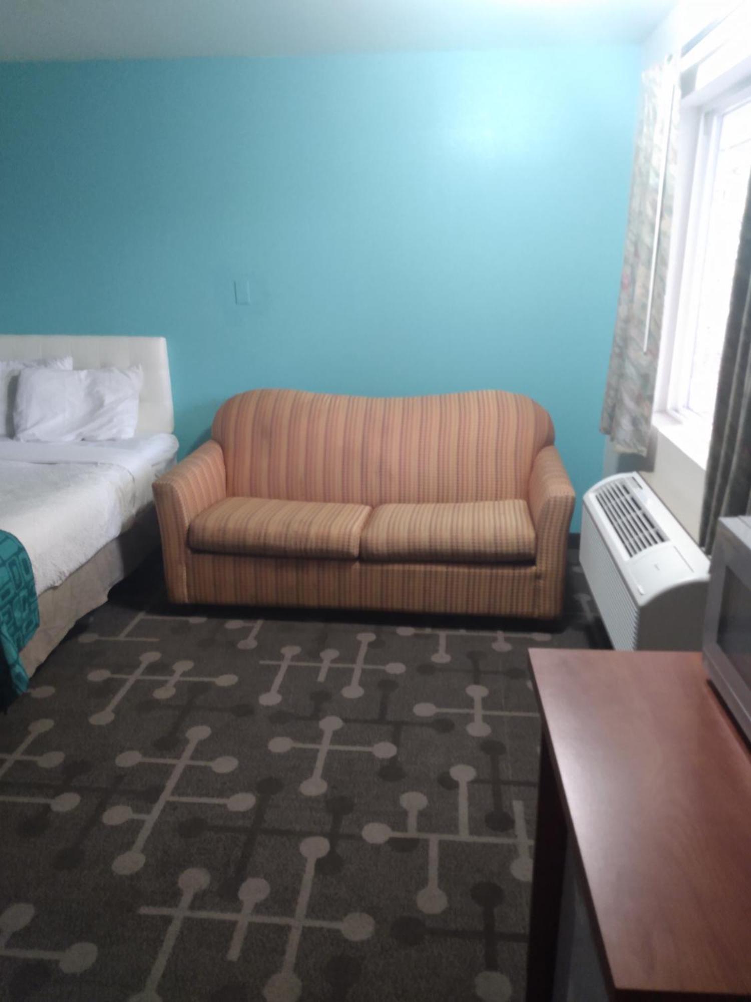 Deluxe King Studio Suite - Non-Smoking