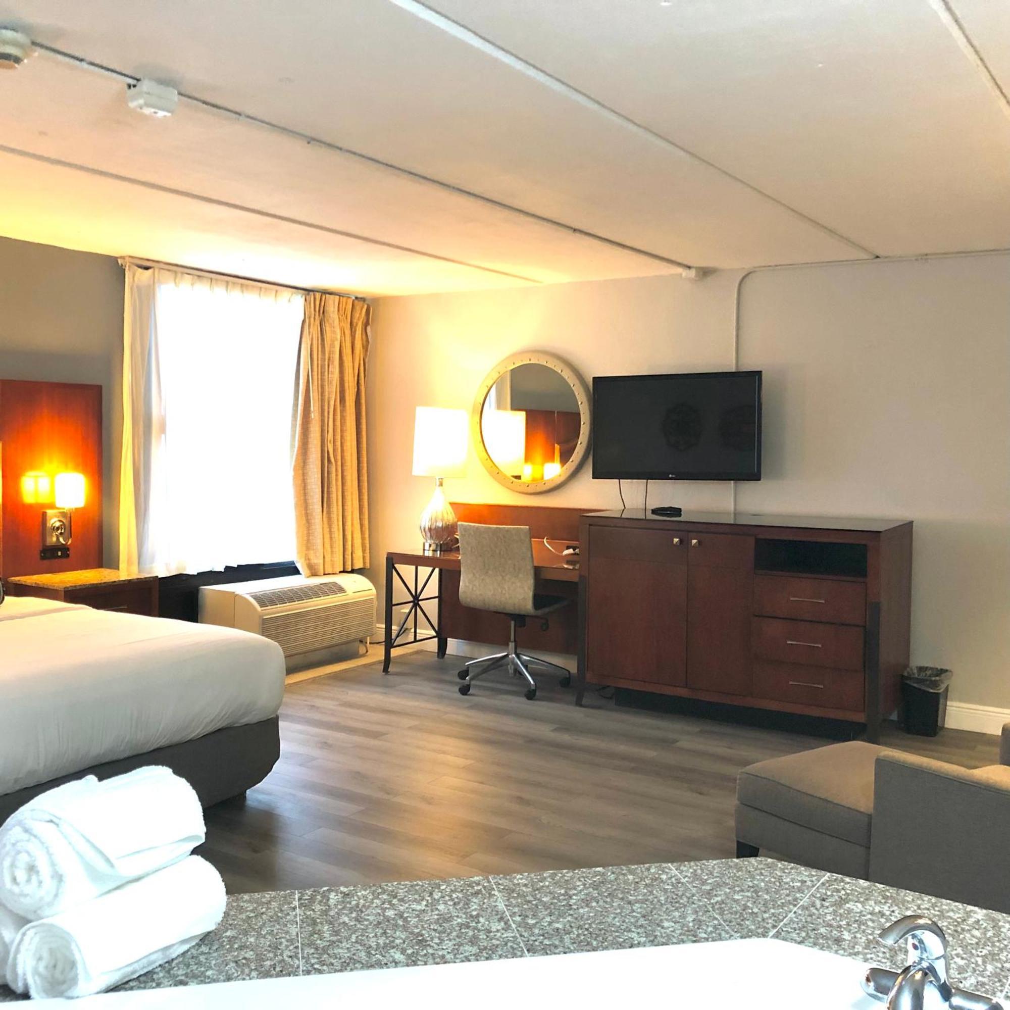 Jacuzzi Suite Non-Smoking