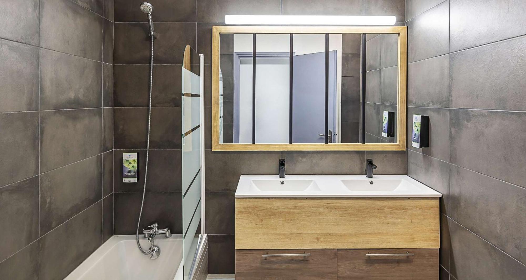 Appartement 2 Chambres avec 2 Lits Queen-Size et 1 Lit Simple - Non-Fumeurs