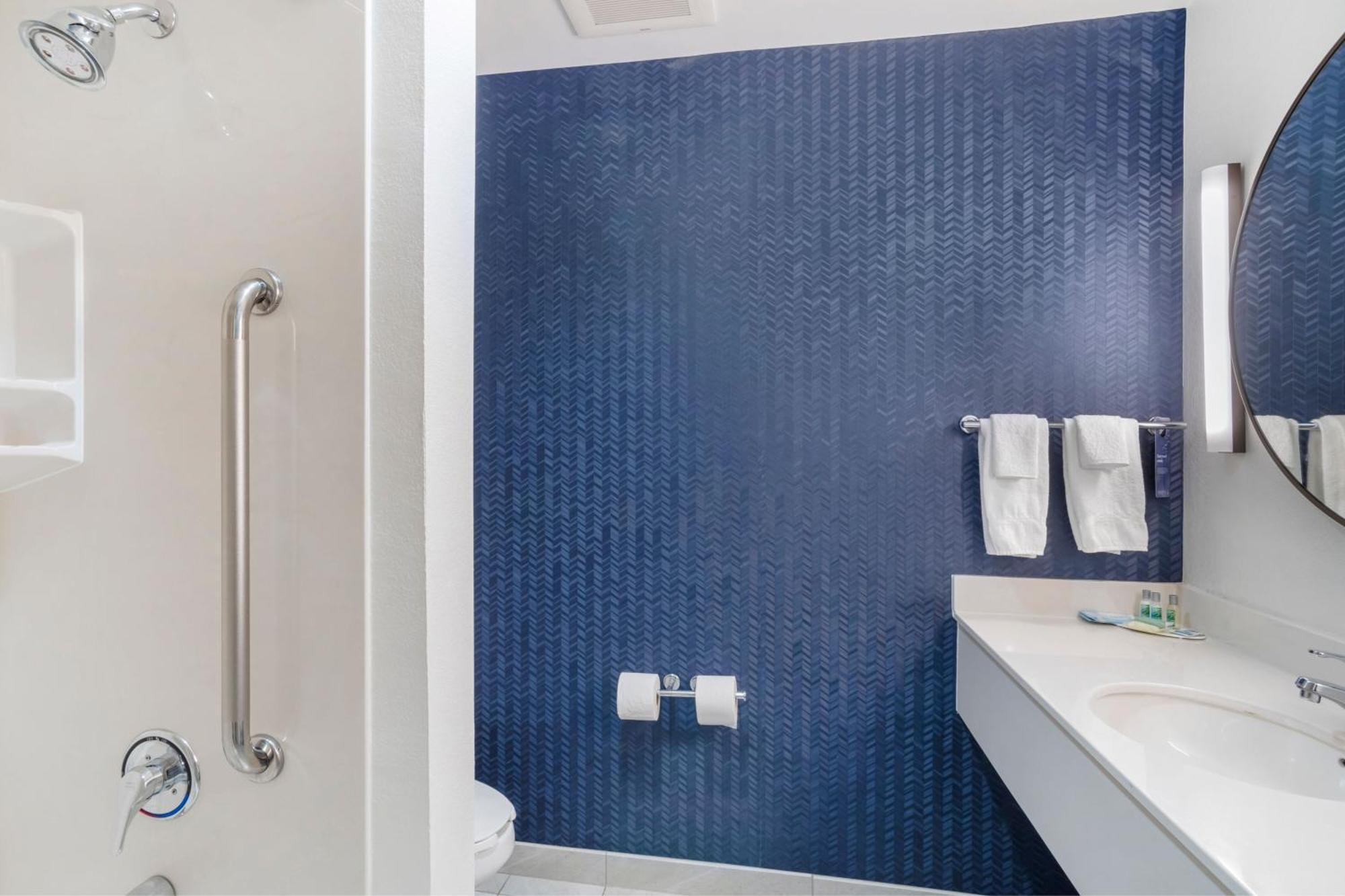 King Room with Roll-in Shower - Mobility and Hearing Accessible