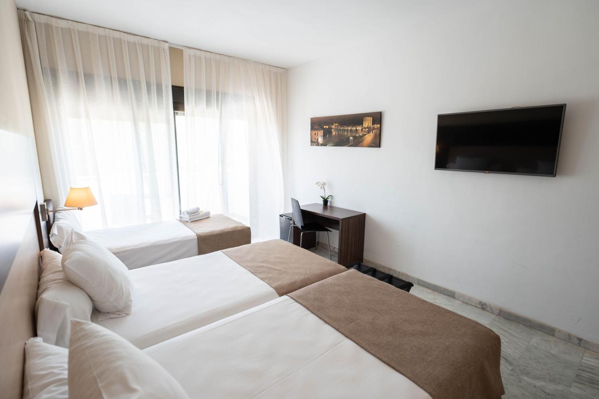 Chambre Double avec Lit d'Appoint (3 Adultes)
