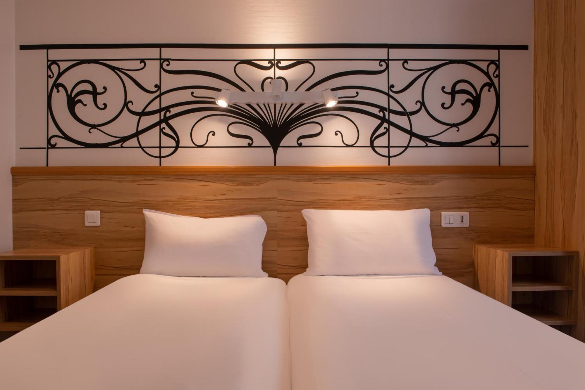 Quarto Twin Standard
