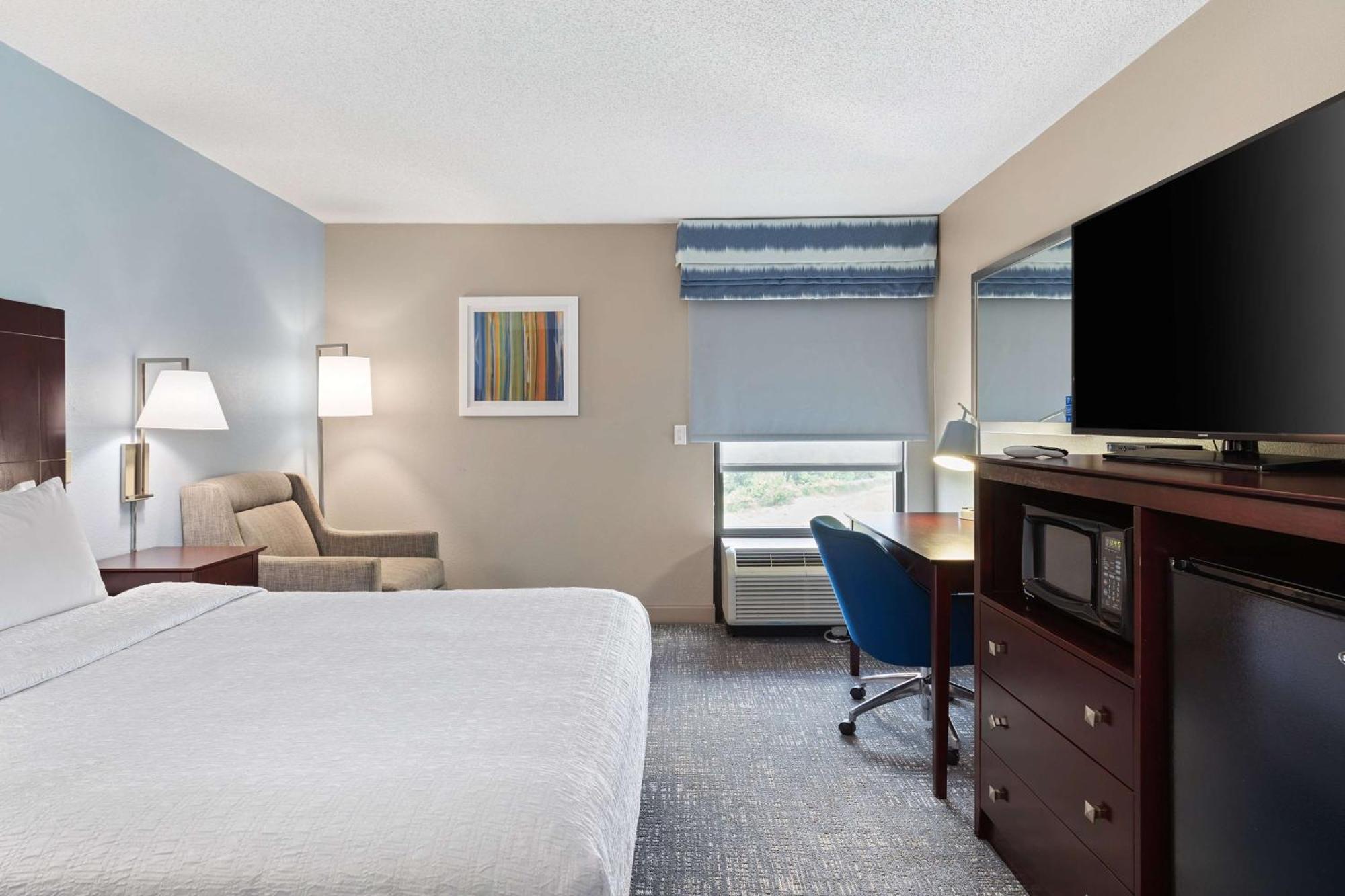 Queen Room with Mobility Access/Non-Smoking