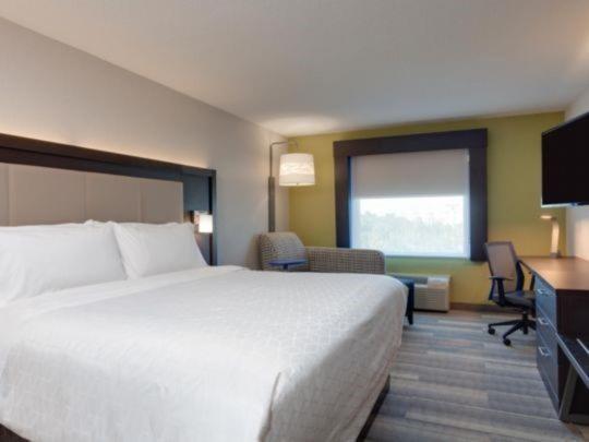 Standard King Room with Accessible Tub - Mobility Access