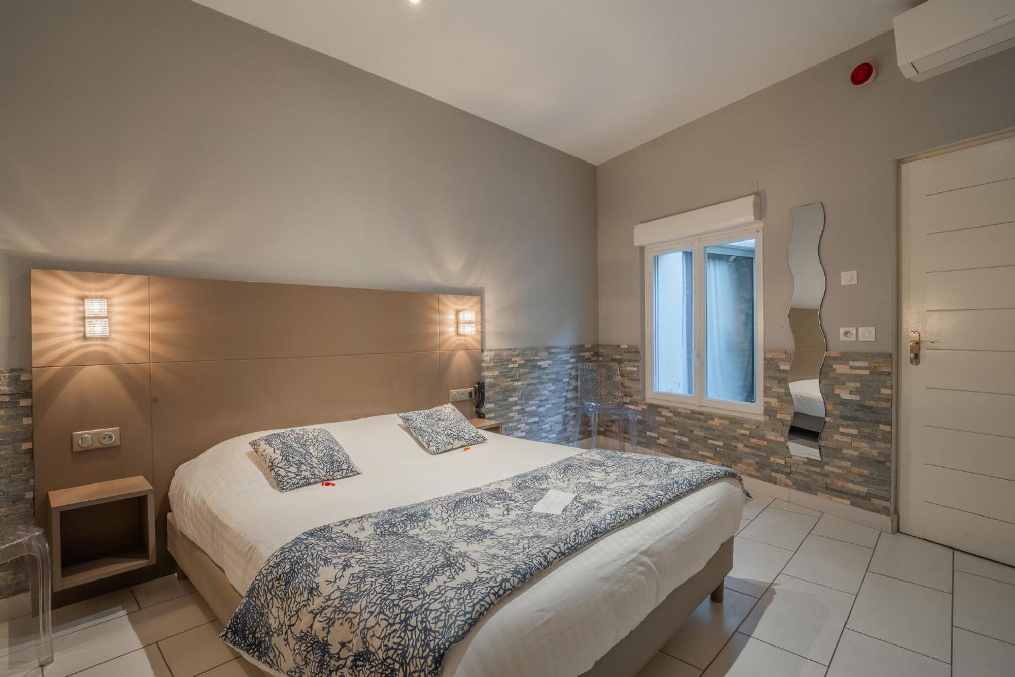 Chambre Double - Accessible aux Personnes à Mobilité Réduite