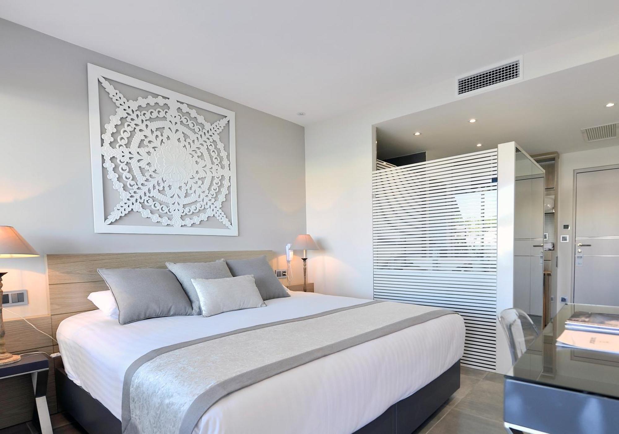 First Double Room,517849104:JPEG