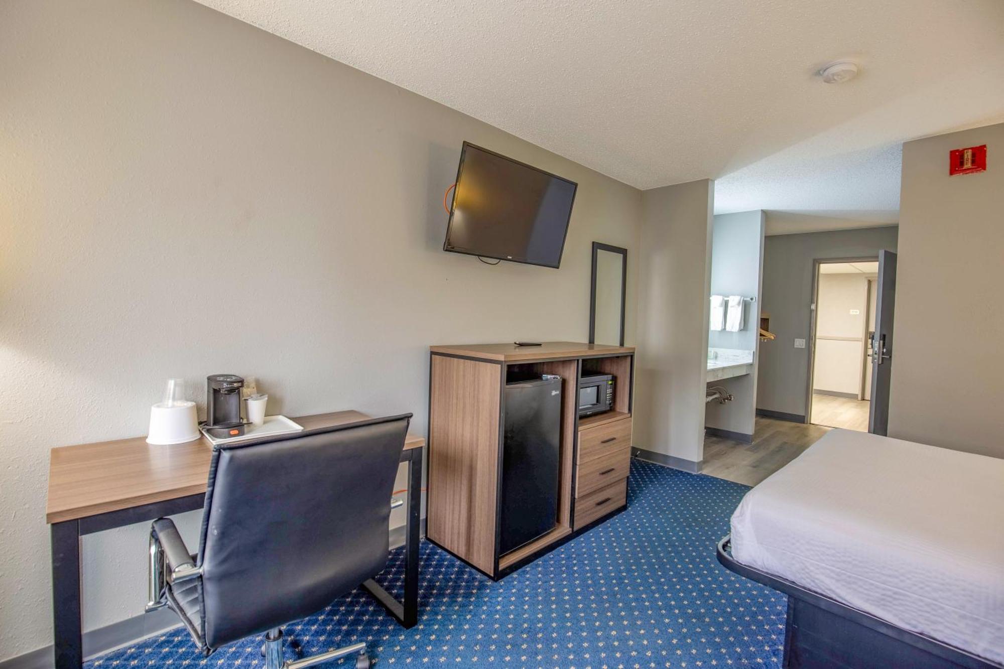 Queen Room - Mobility Access/Non-Smoking
