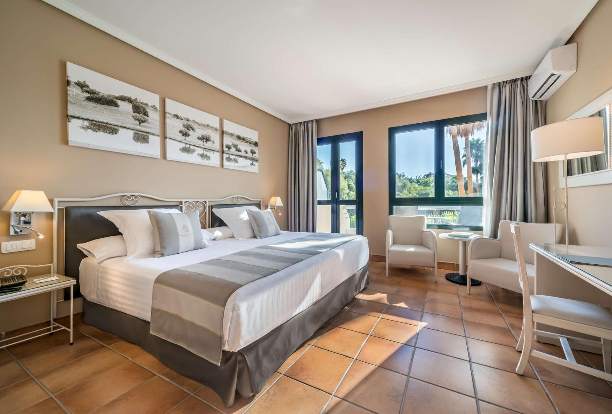 Chambre Double ou Lits Jumeaux Supérieure (3 Adultes)