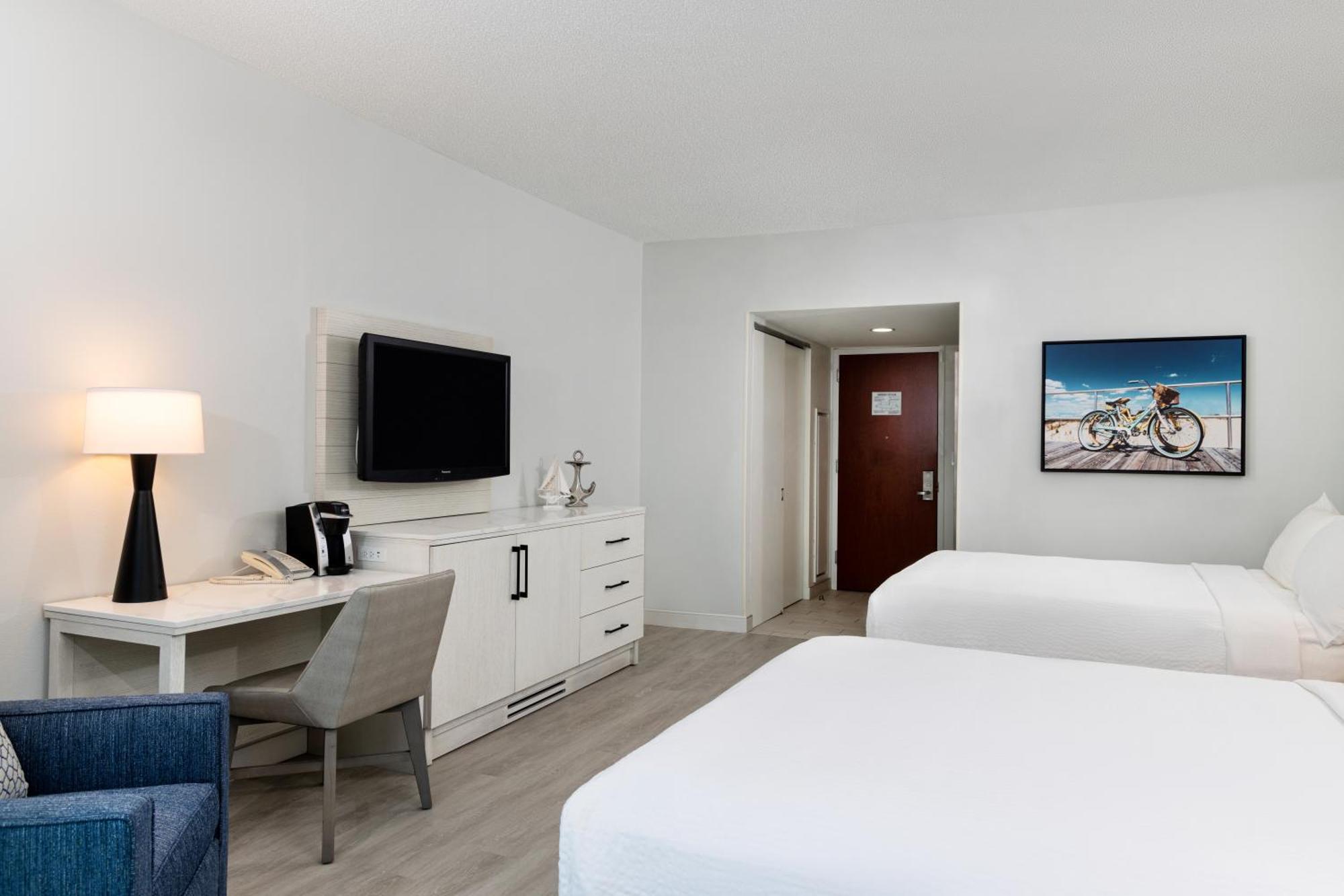 Luxury Room with Two Queen Beds- Coast Line View