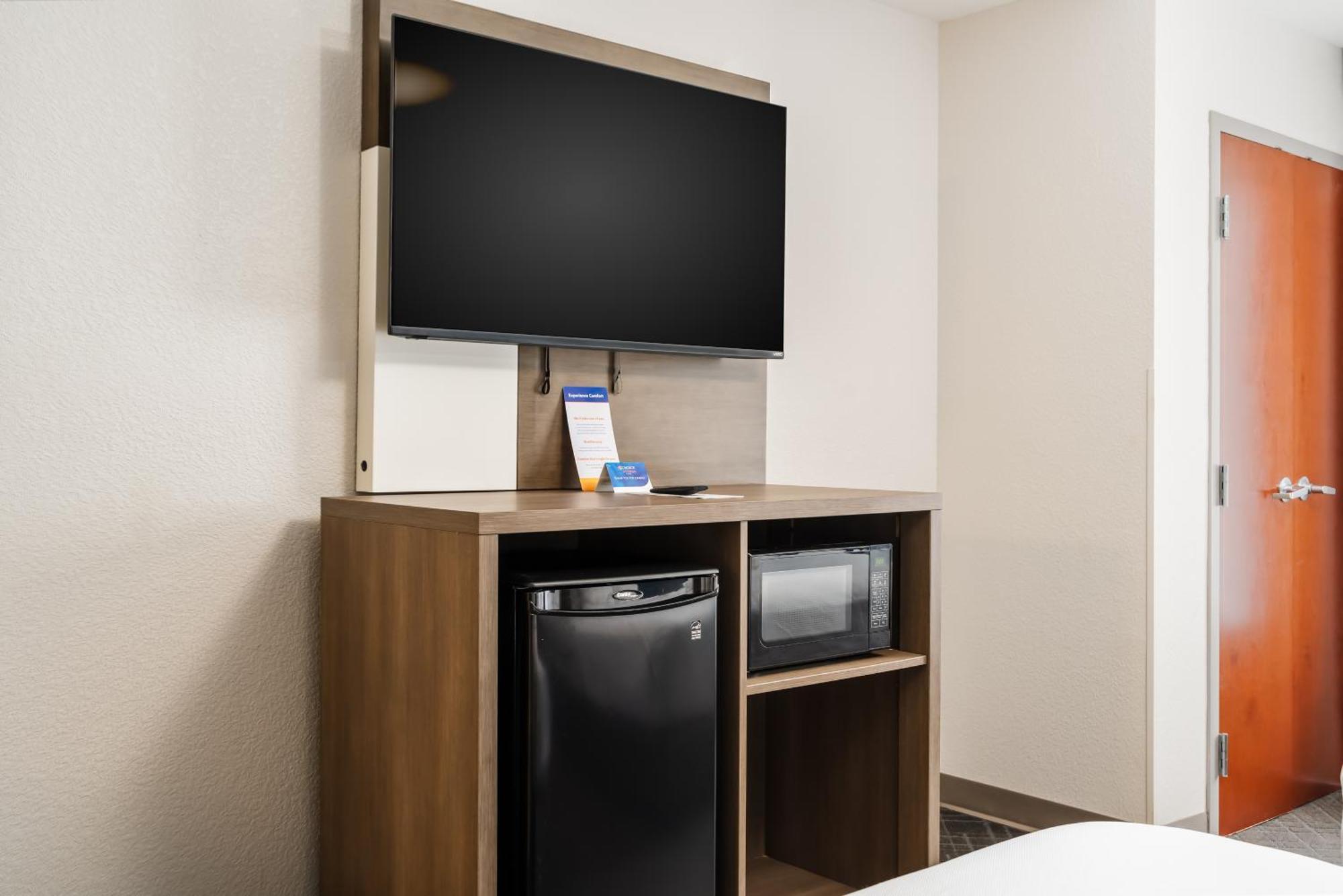 Queen Suite with Two Queen Beds - Non-Smoking