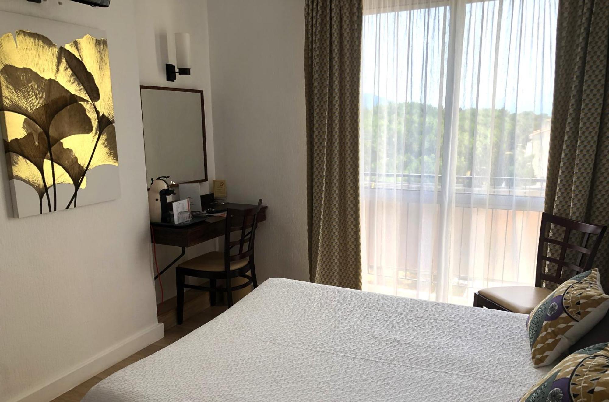 Chambre Double - Vue sur Piscine
