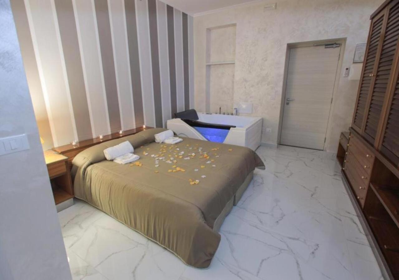 King Room Spa Bath,1544527315:JPEG