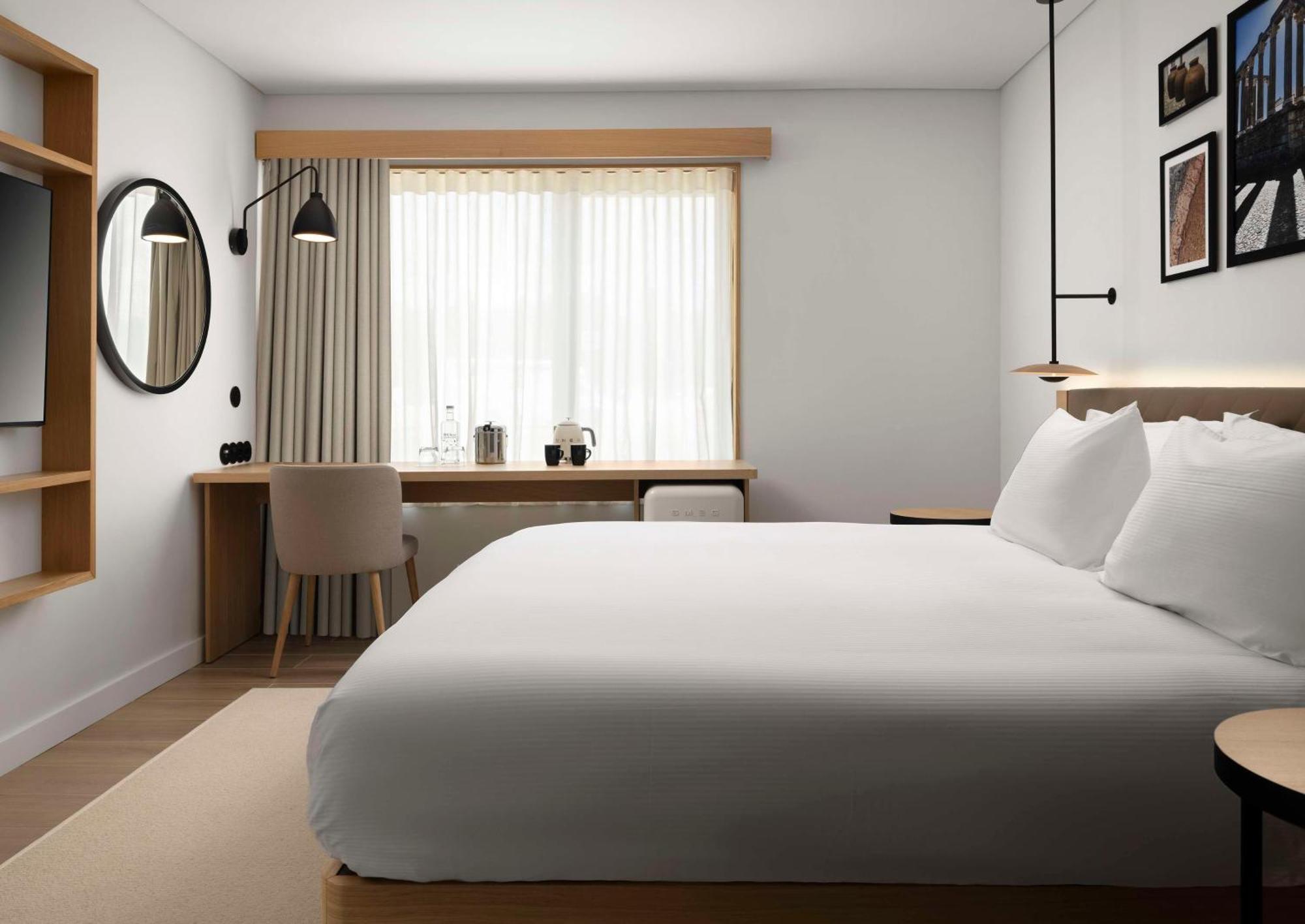 Zimmer mit Kingsize-Bett