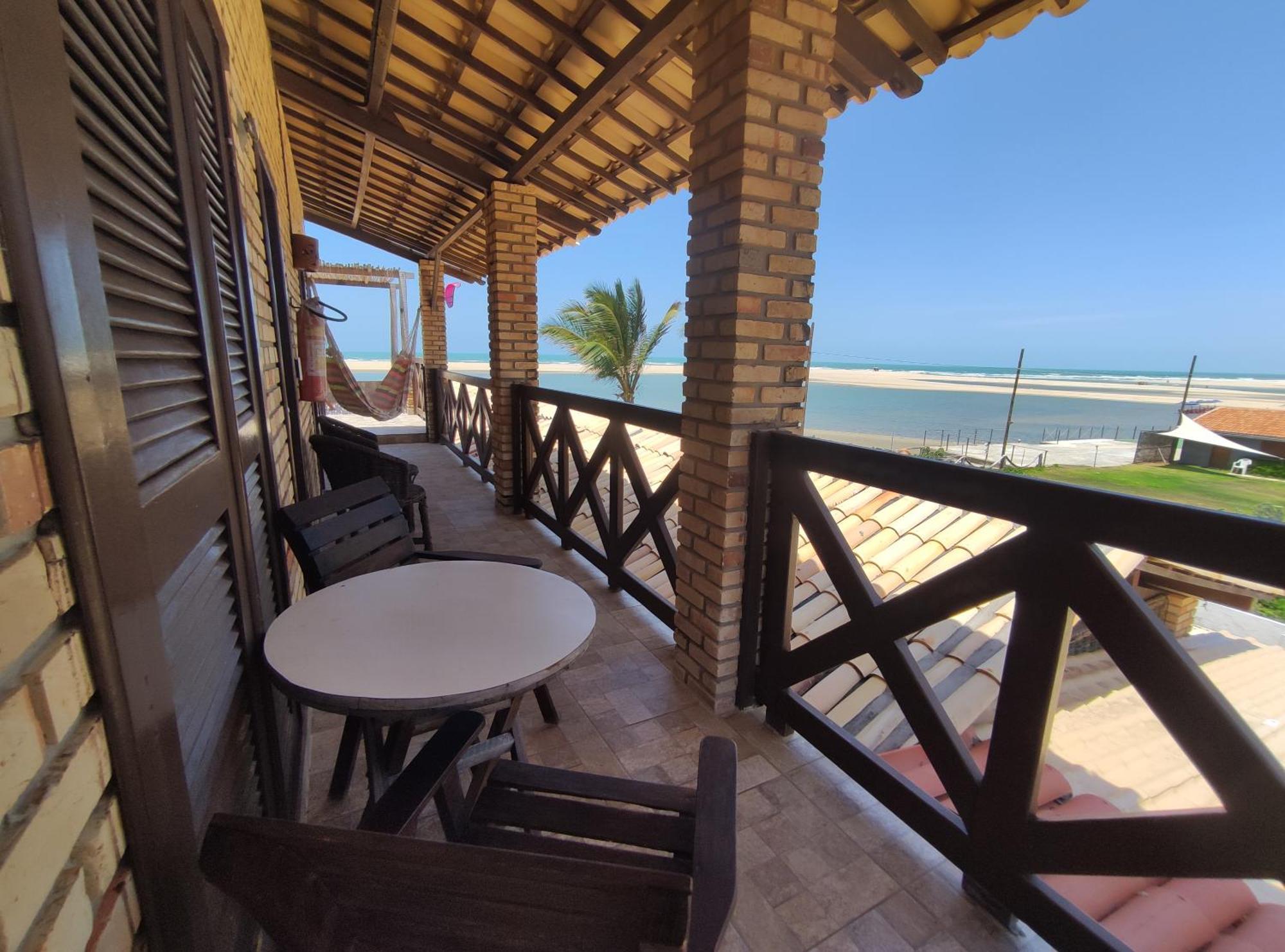 Quarto Família com Vista Lateral do Mar
