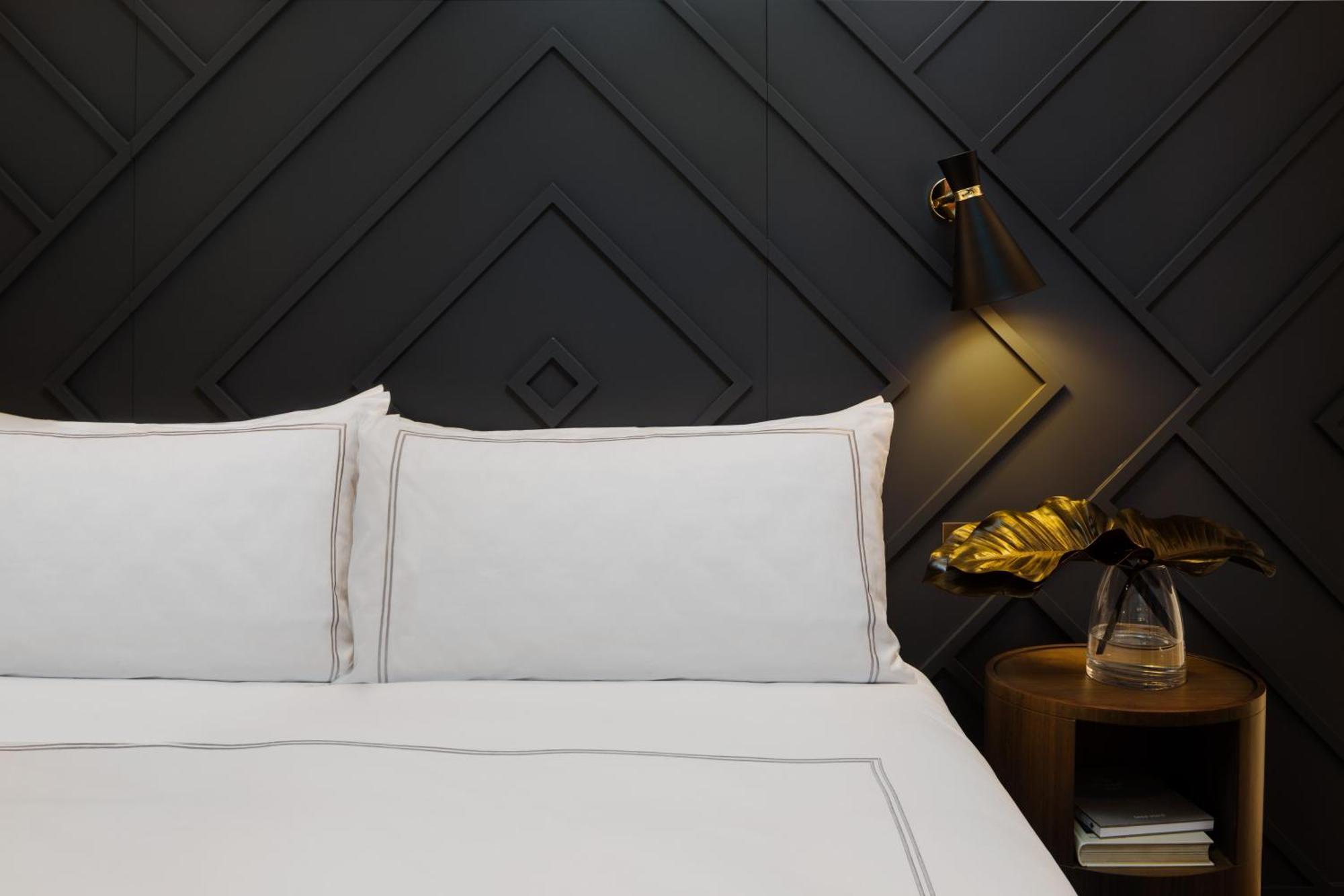 King Waratah Premium Room