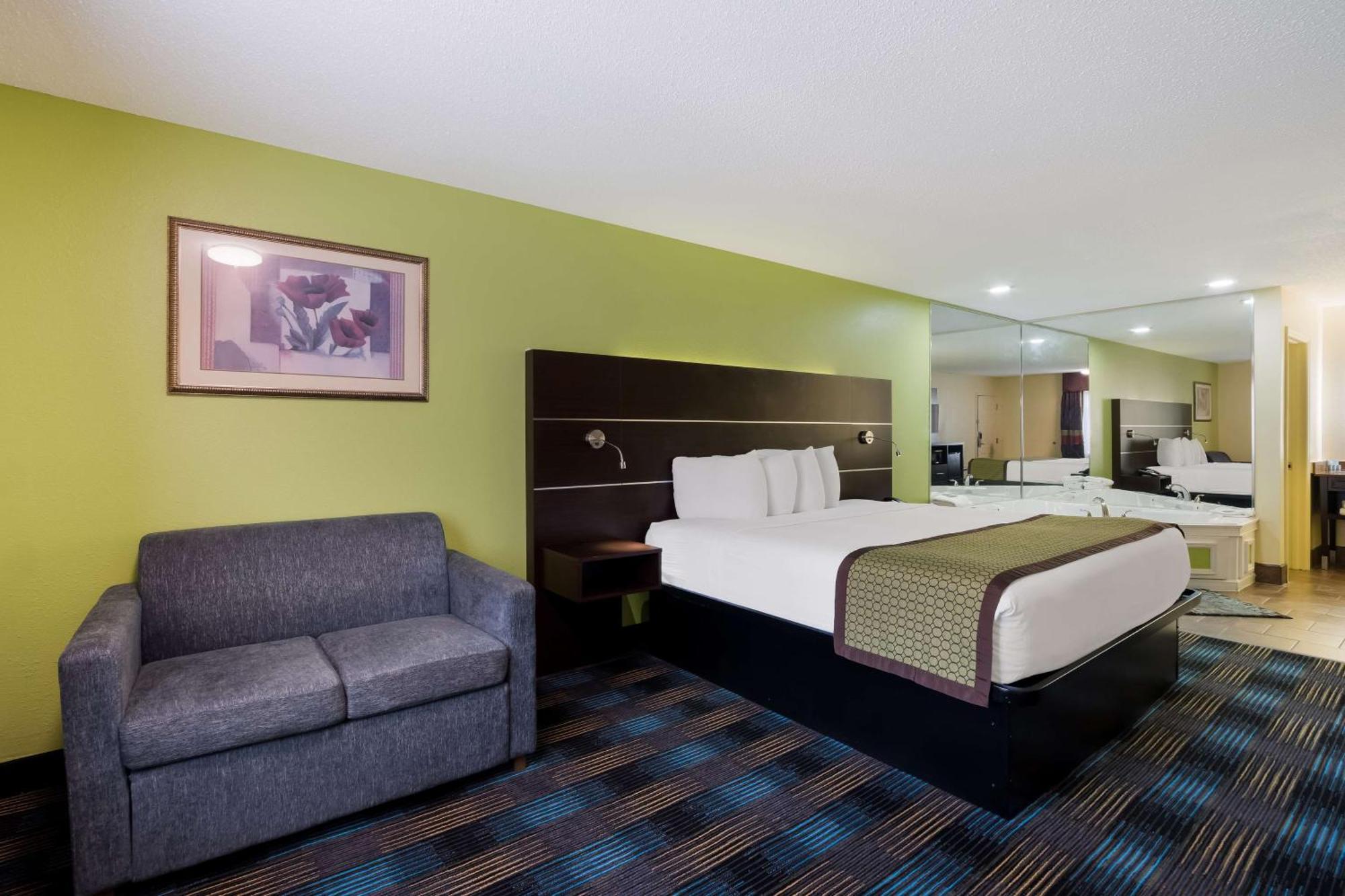King Suite with Spa Bath, Sofa and Walk-In Shower - Non-Smoking
